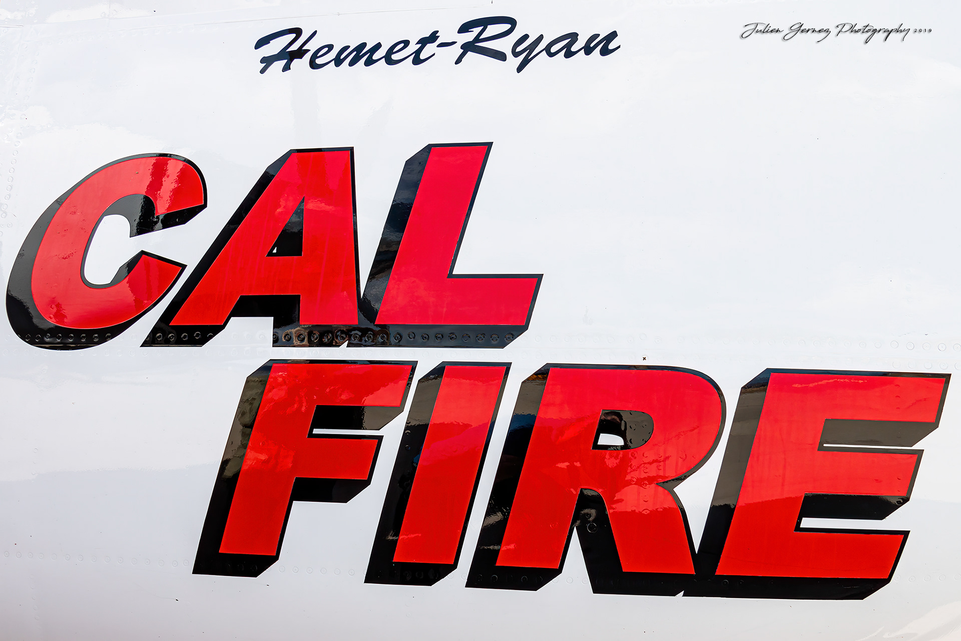Grumman S-2F3AT Tracker - Cal Fire