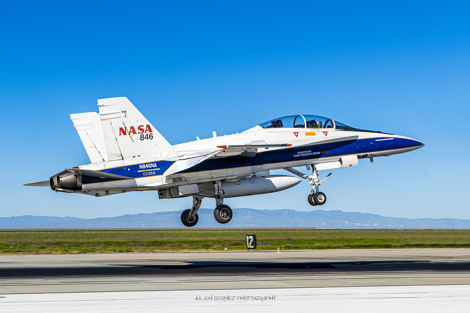Mc Donnell Douglas F/A-18B Hornet - NASA / Armstrong Flight Research Center