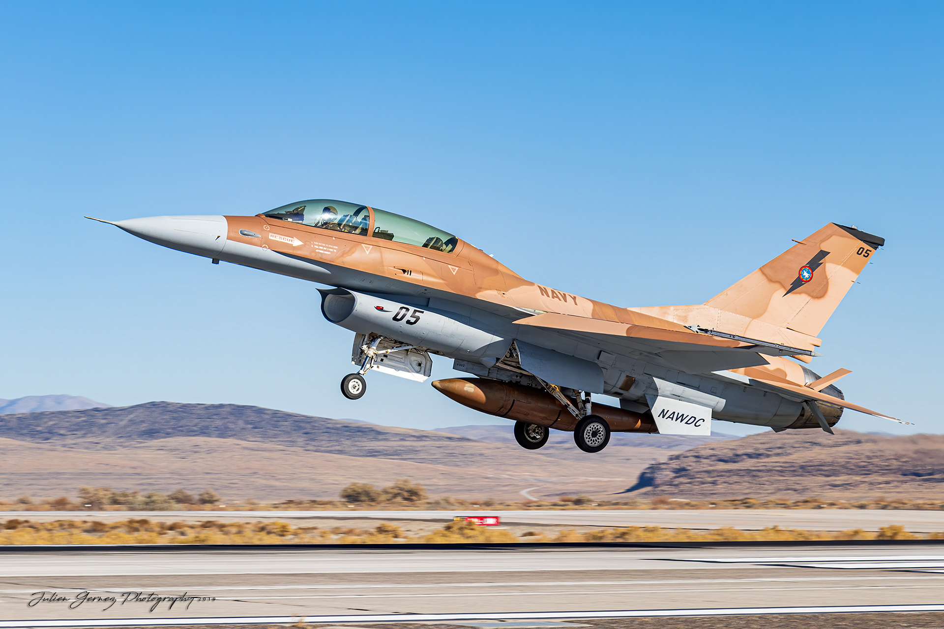 General Dynamics F-16B Fighting Falcon - US Navy - NAWDC