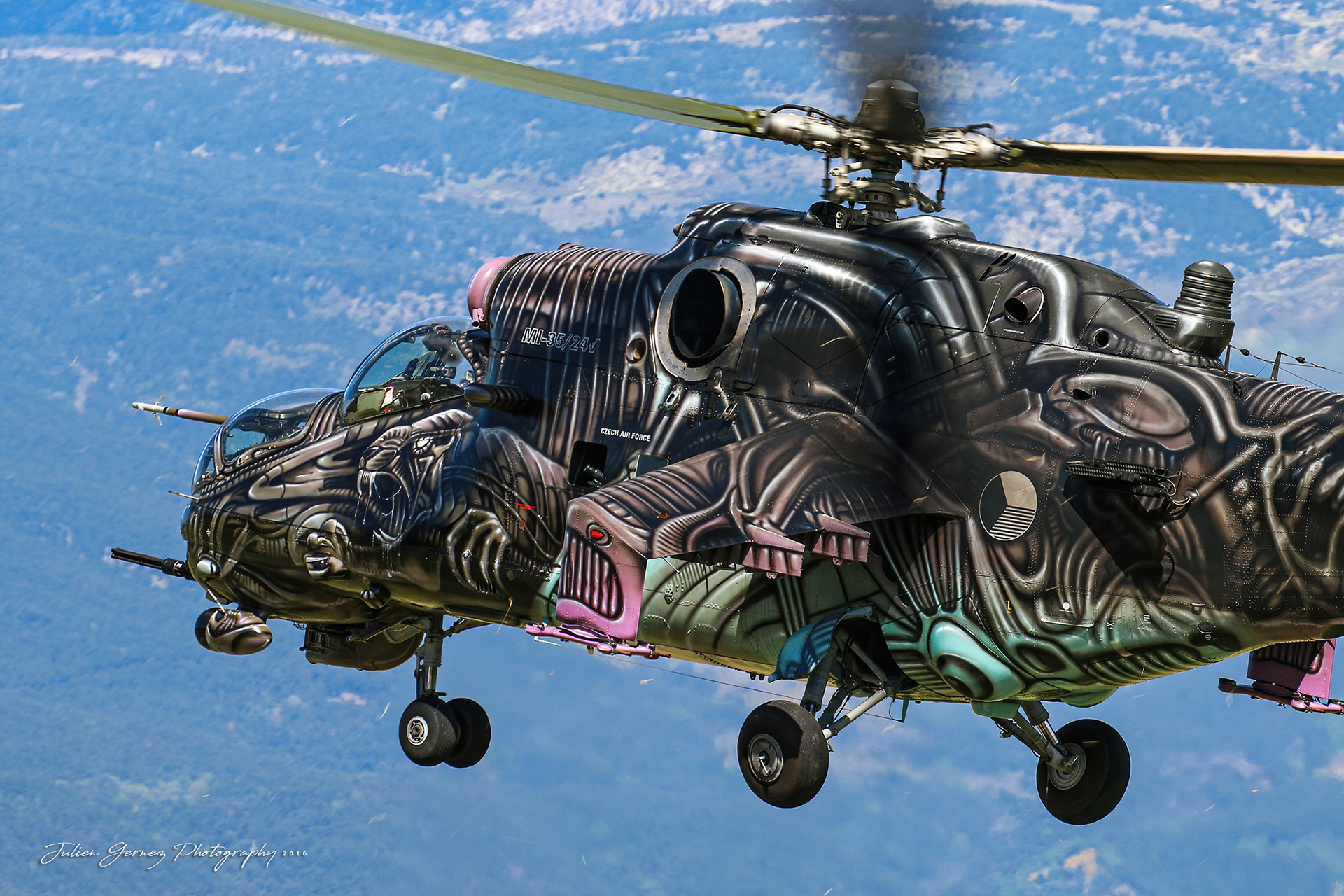 Mil Mi-35 Hind - Czech Air Force - 222.vrlt