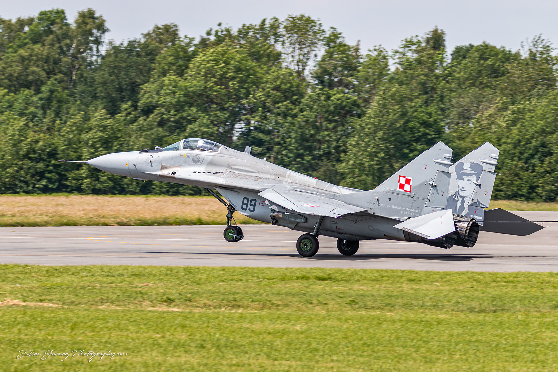 Mikoyan-Gurevich MiG-29A Fulcrum - Polish Air Force - 1.elt