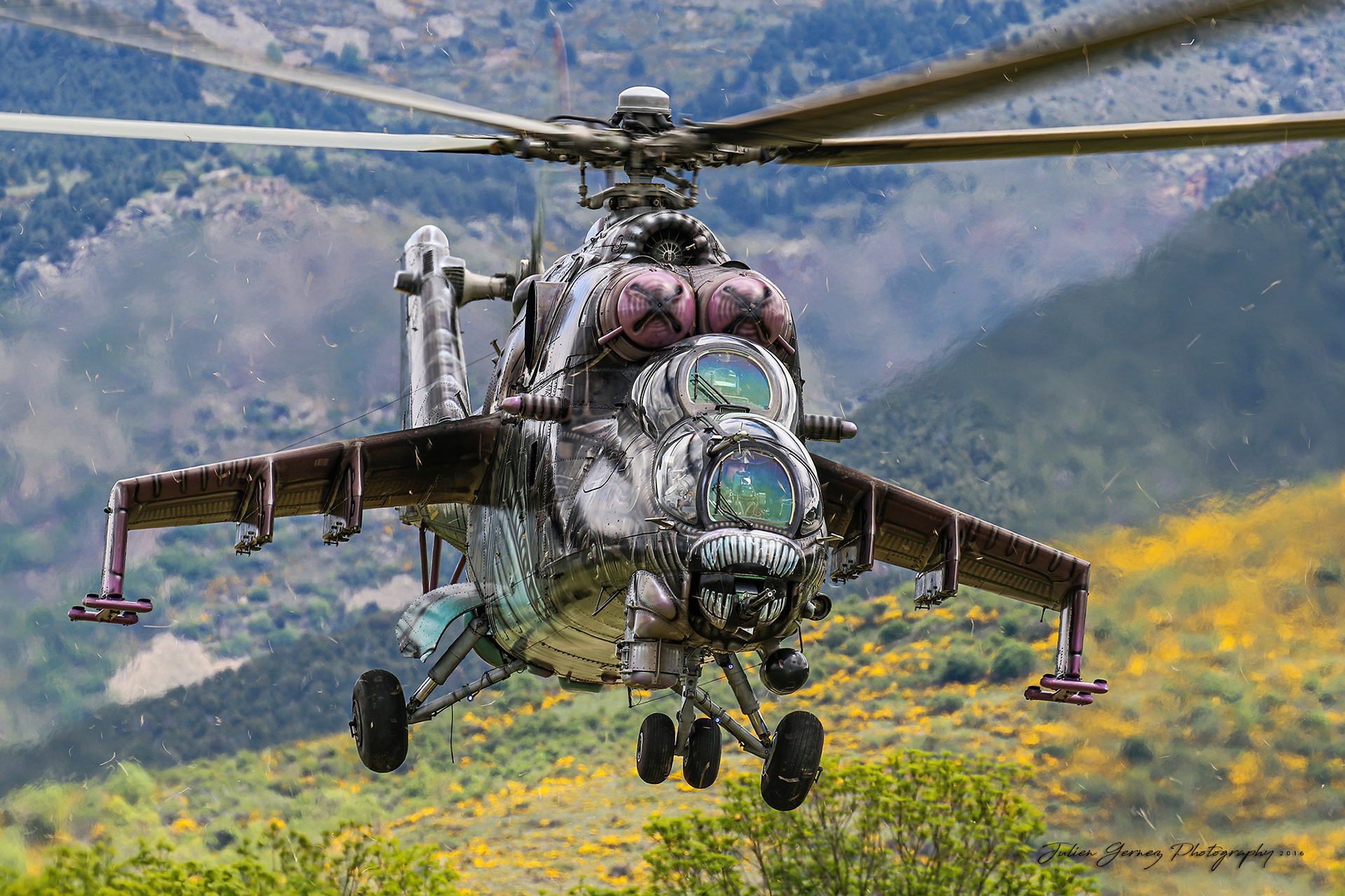 Mil Mi-35 Hind - Czech Air Force - 222.vrlt