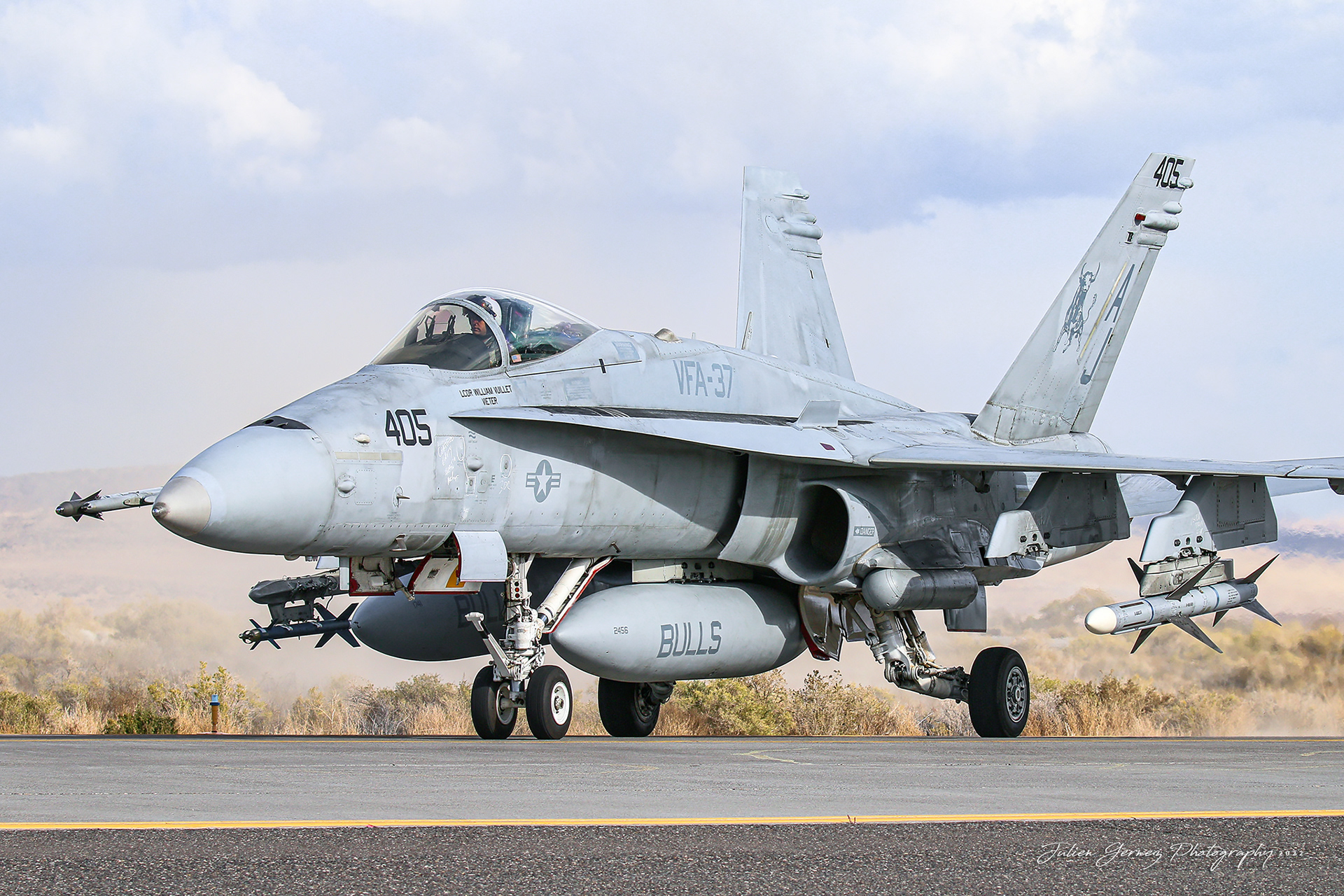 Mc Donnell Douglas F/A-18C Hornet - US Navy - VFA-37 "Ragin' Bulls"