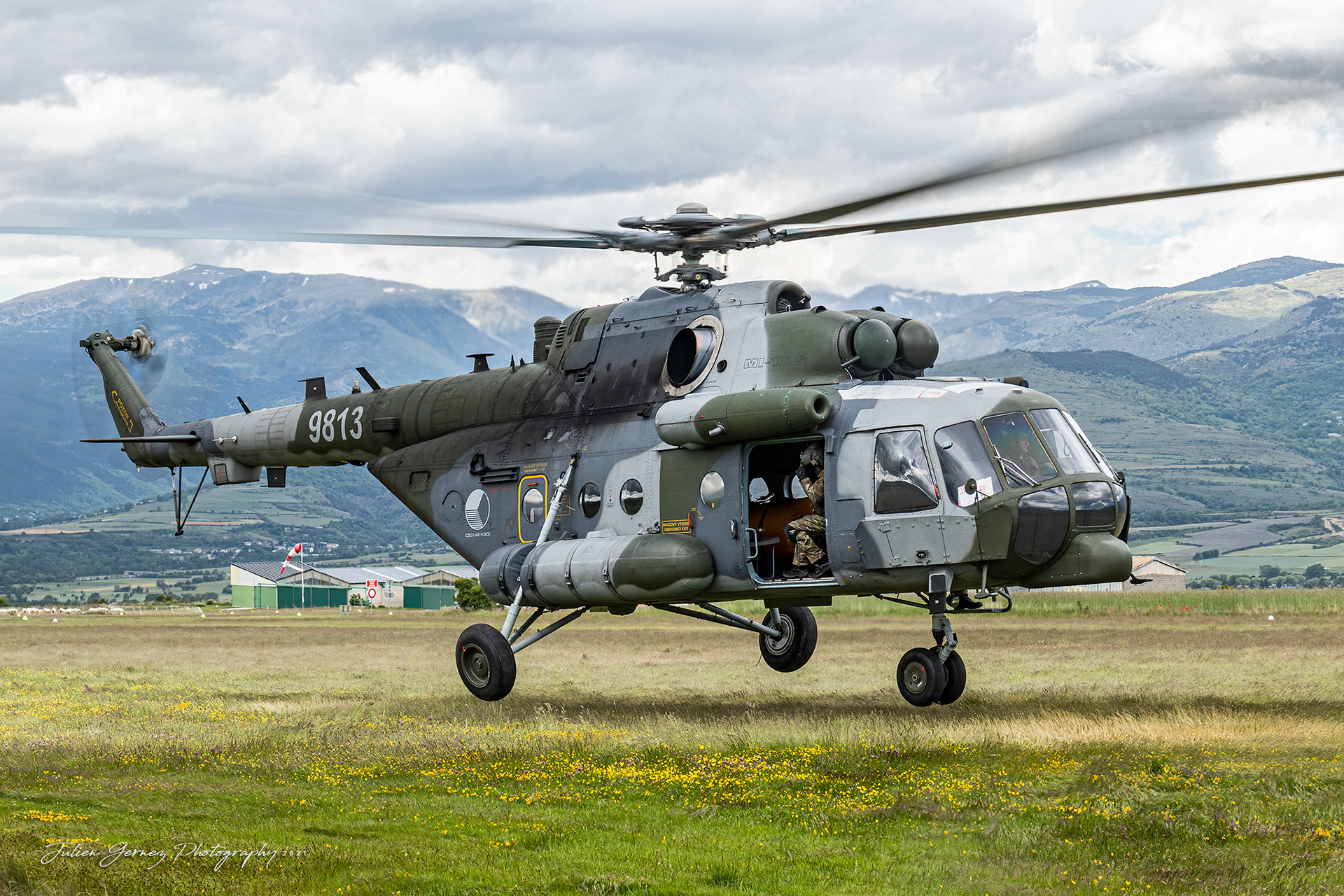 Mil Mi-171sh Hip - Czech Air Force - 22.zl / 222.vrlt