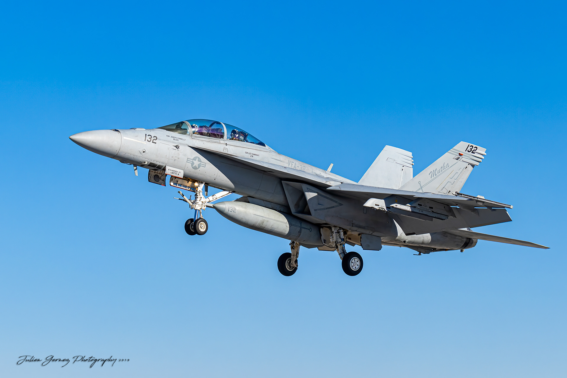 Boeing F/A-18F Super Hornet - US Navy - VFA-32 "Swordsmen"