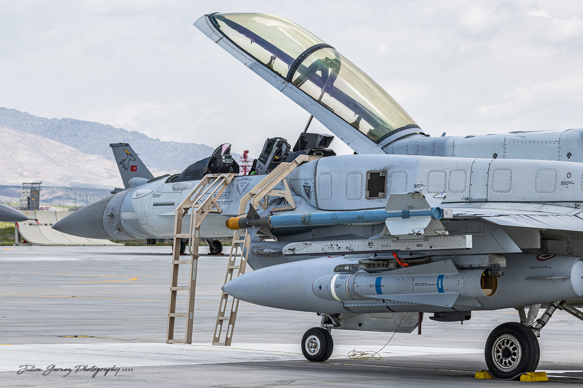 Lockheed Martin F-16F Desert Falcon - United Arab Emirates Air Force - Shaheen Squadron