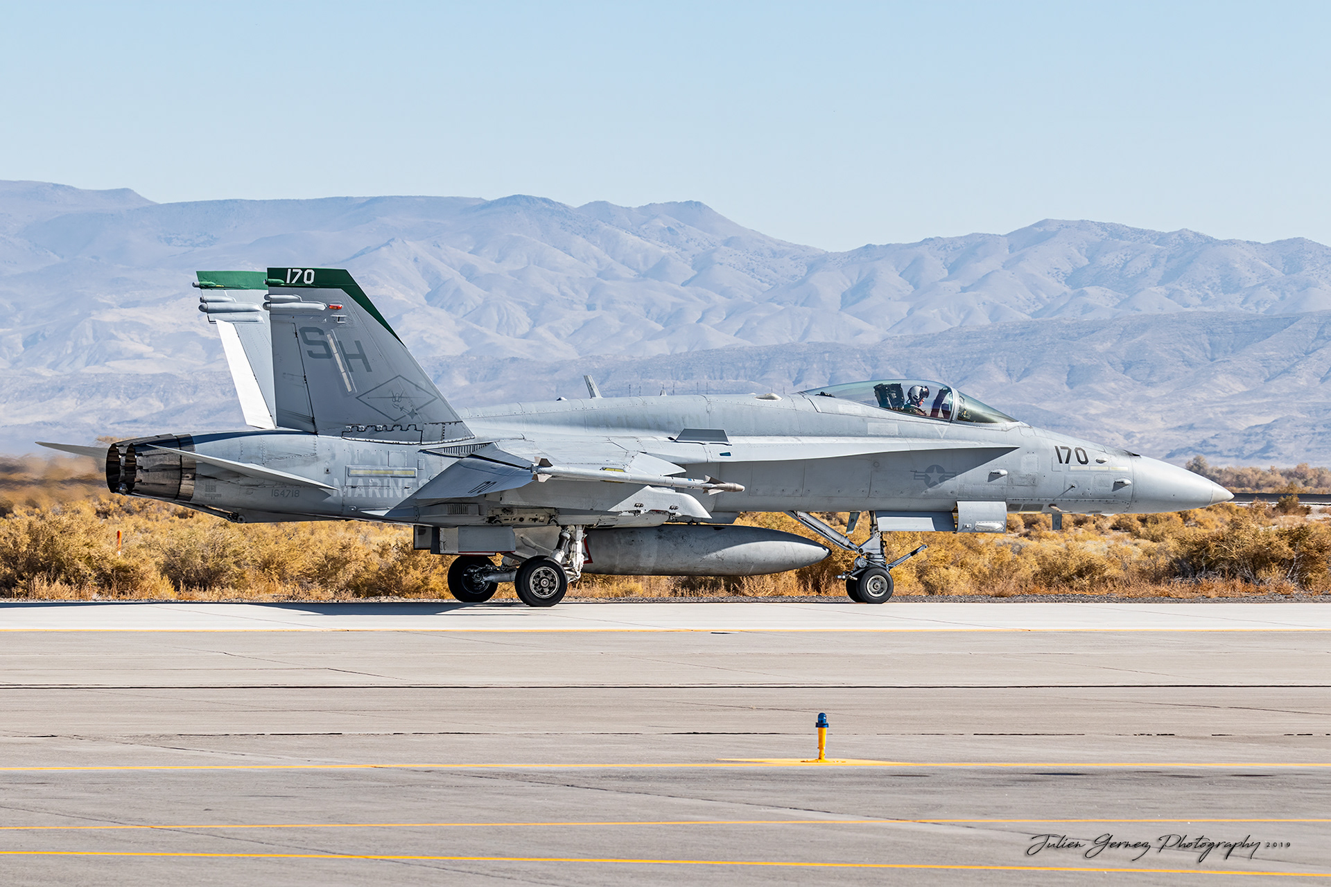 Mc Donnell Douglas F/A-18C Hornet - US Marine Corps - VMFAT-101 "Sharpshooters"