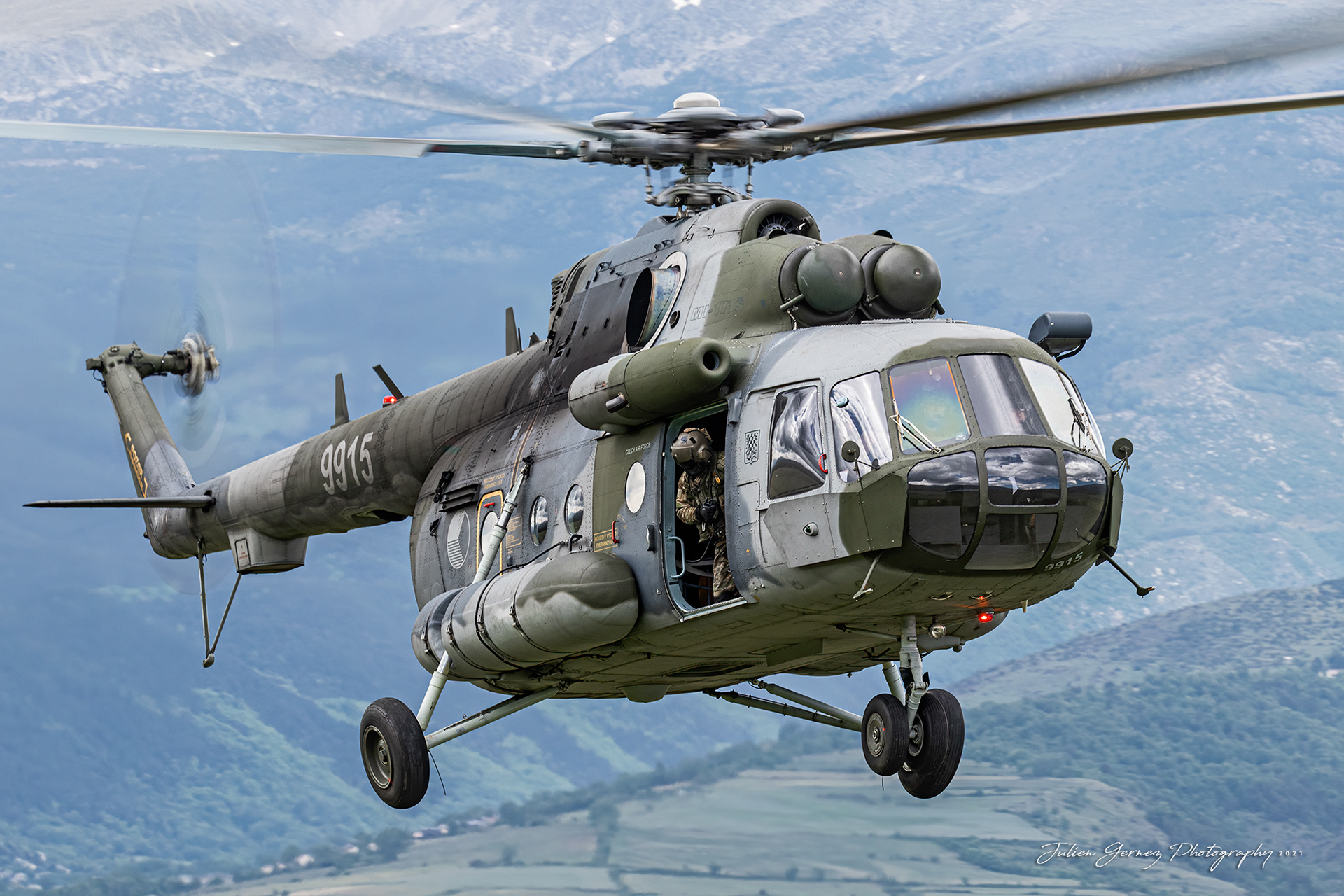Mil Mi-171sh Hip - Czech Air Force - 22.zl / 222.vrlt