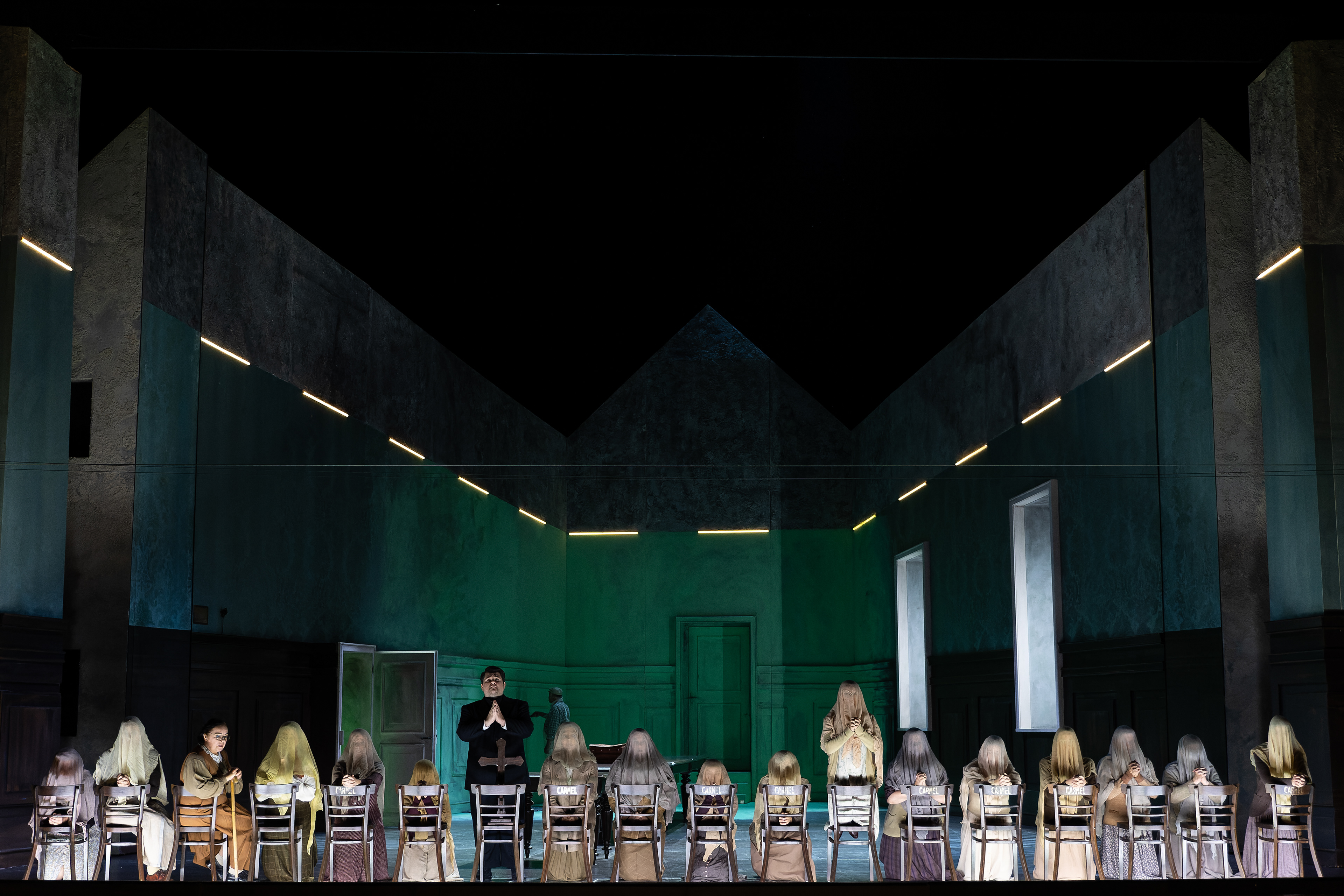 DIALOGUES DES CARMELITES