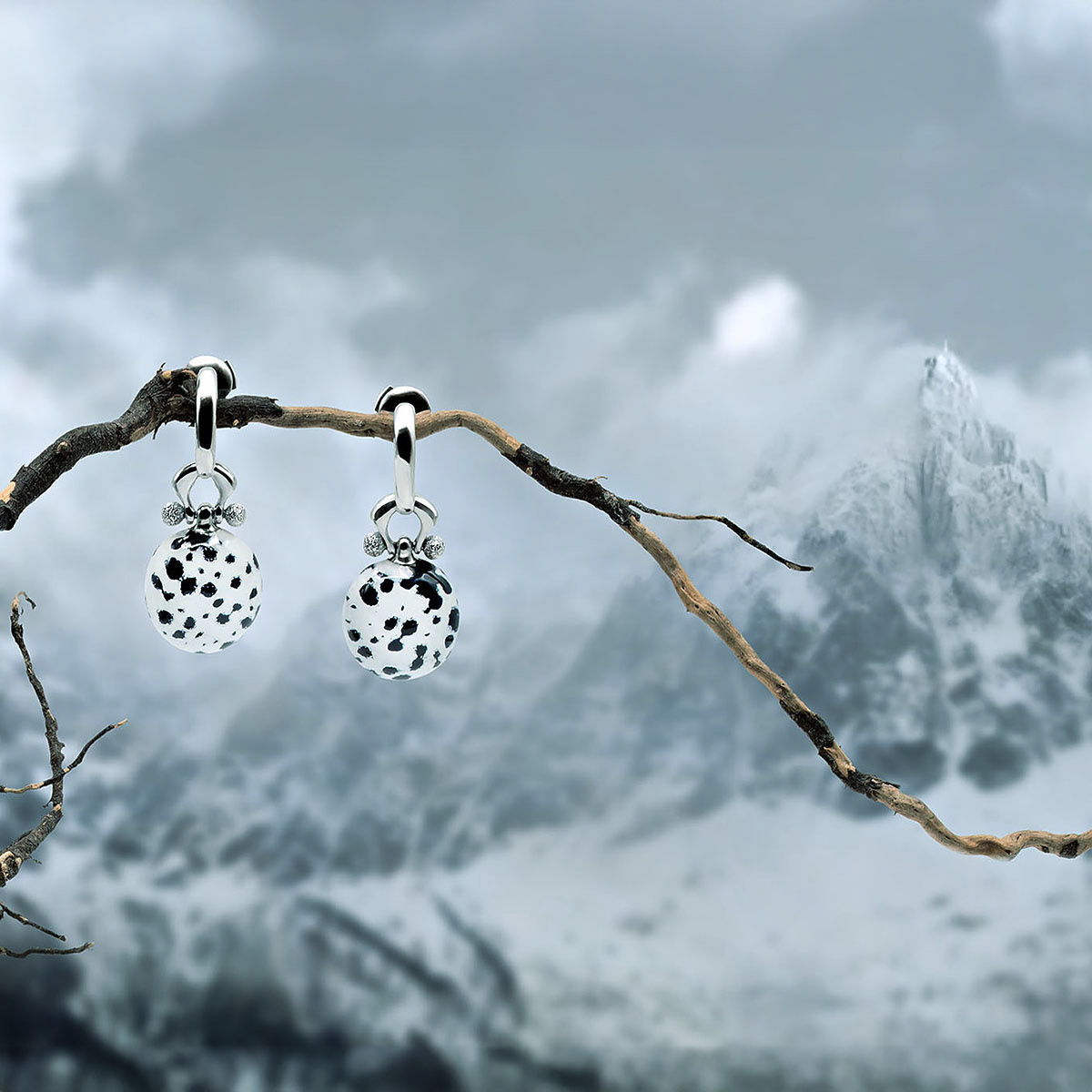 Kiki Fornell earrings and Chamonix Boucles d'oreilles Kiki Fornell et Chamonix