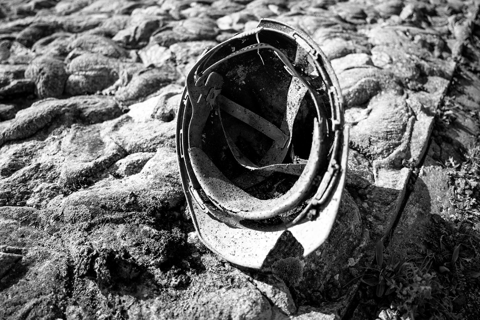 Helm am Boden
