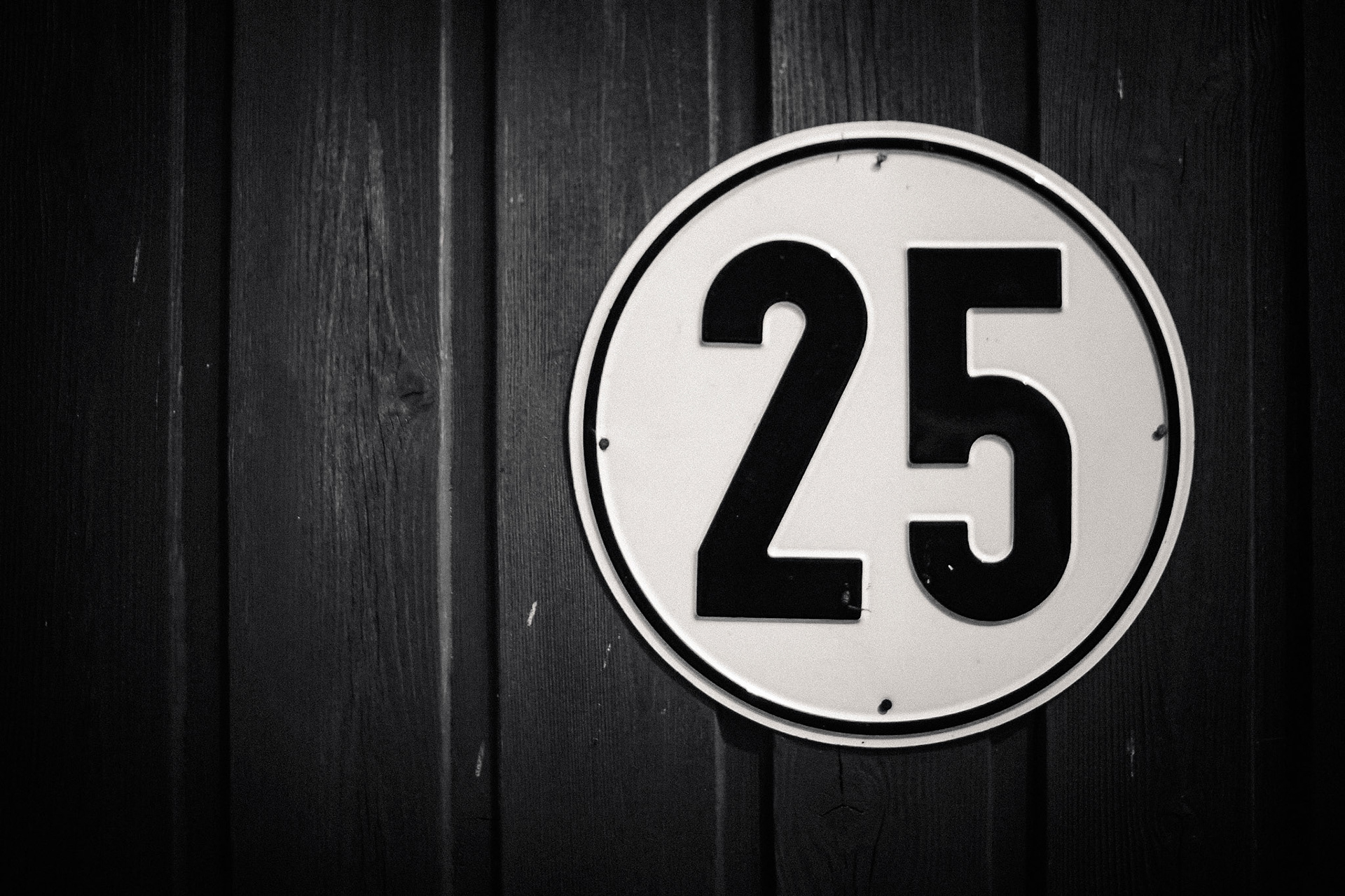 Auf die 25!