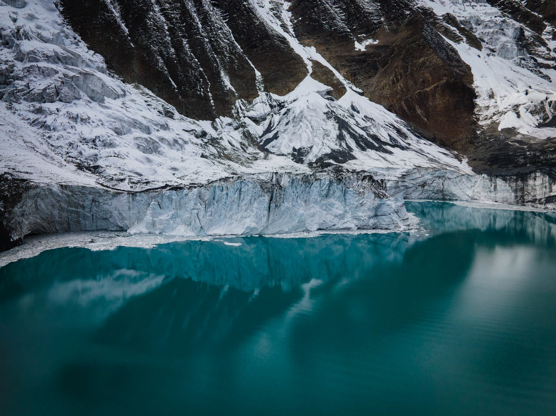 Glacier in Tilicho Lake