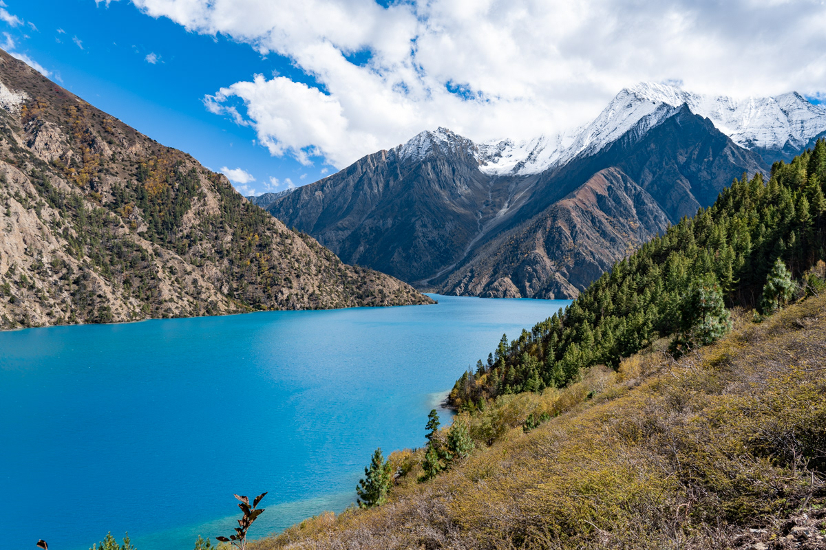Phoksundo lake from the northern side of the trail