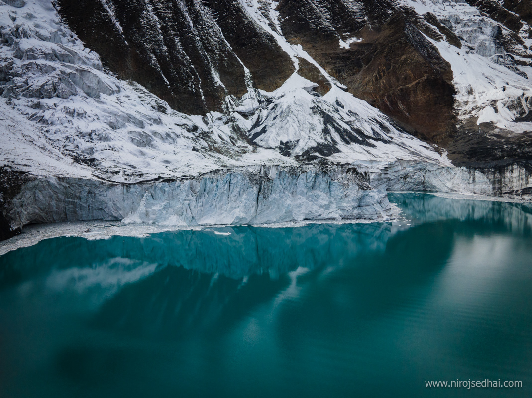 Glacier at the bottom of Tilicho peak