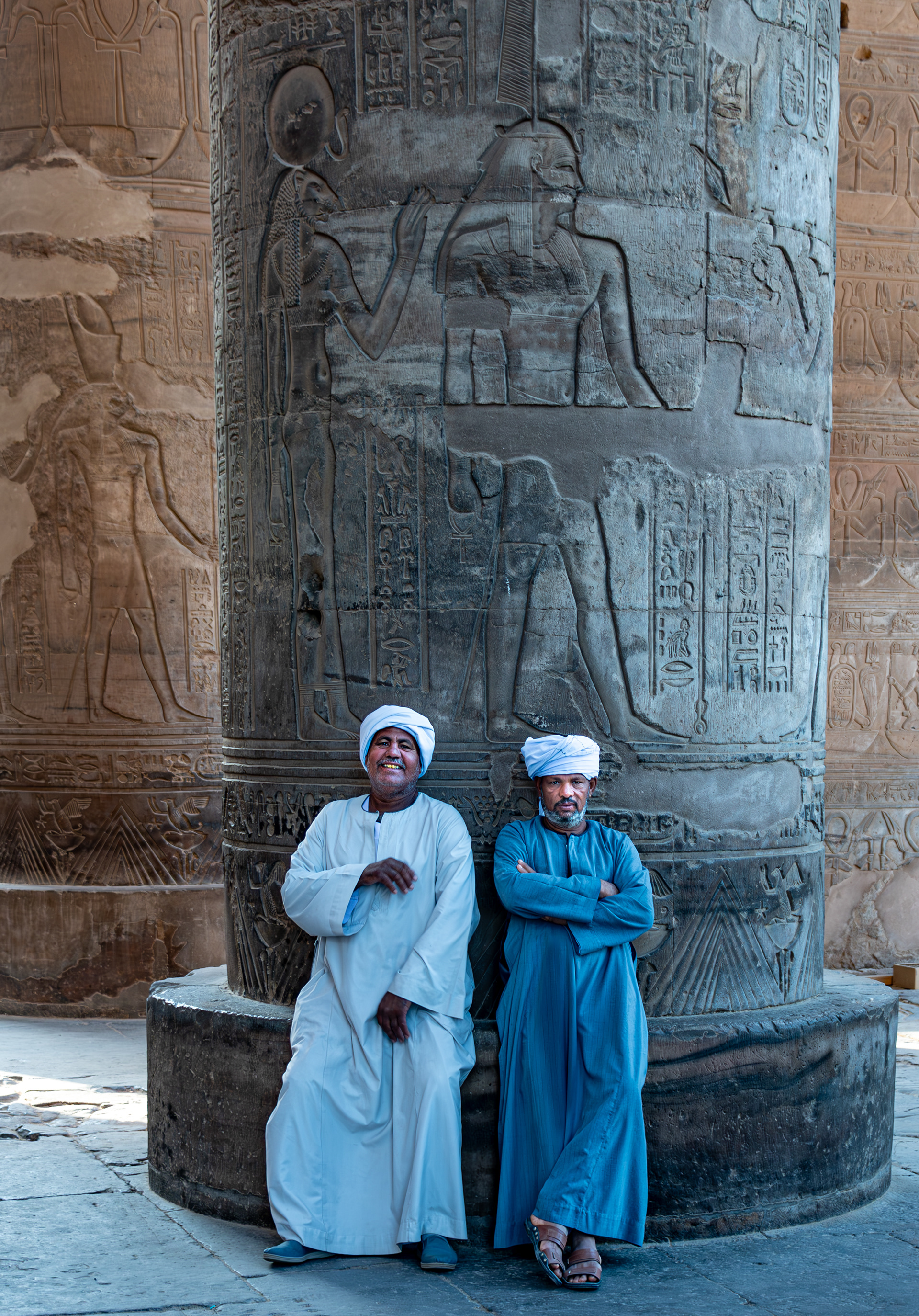 Kom Ombo: Painted column and keepers