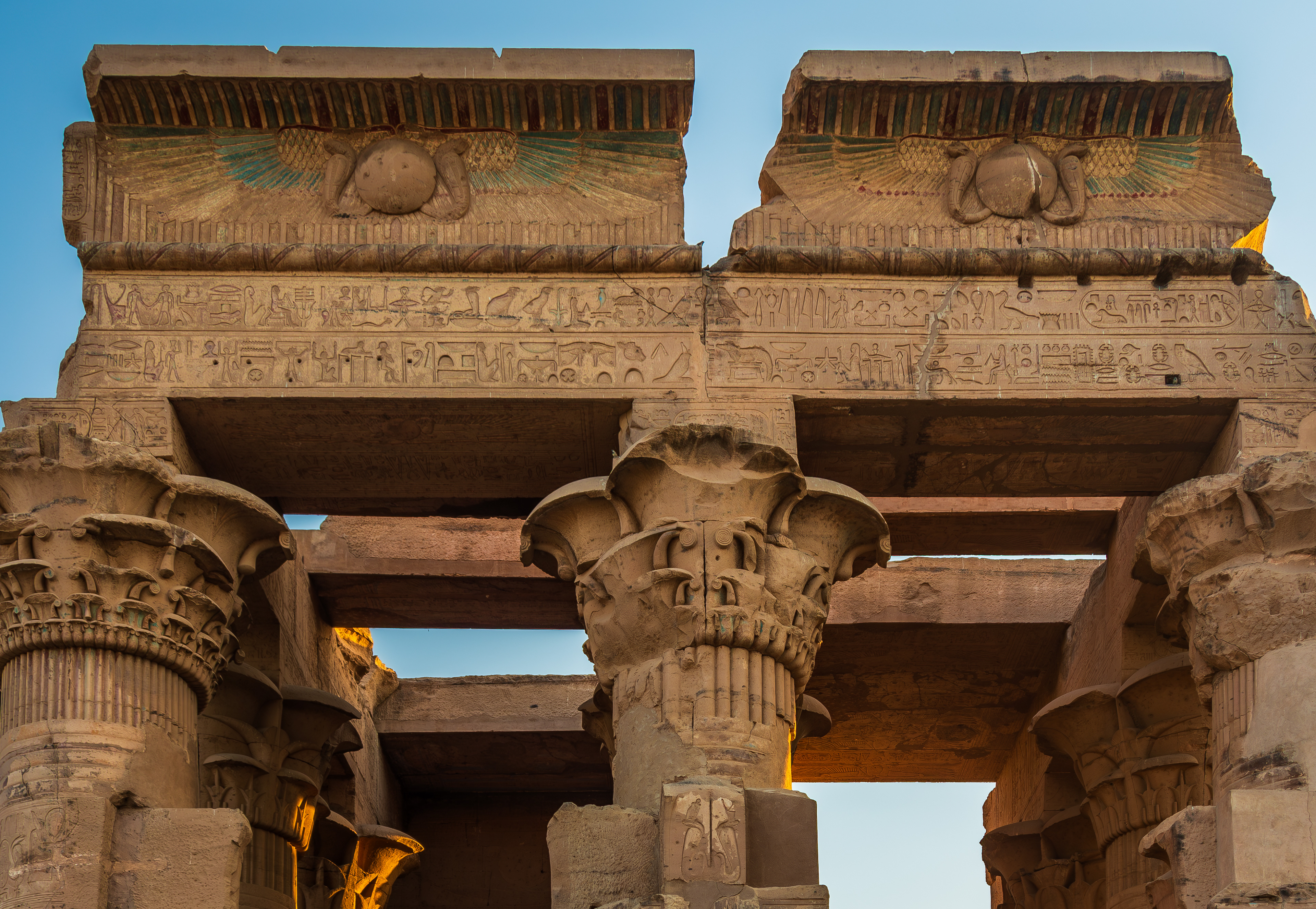 Kom Ombo: Two entrances for the crocodile god Sobek and the falcon god Horus