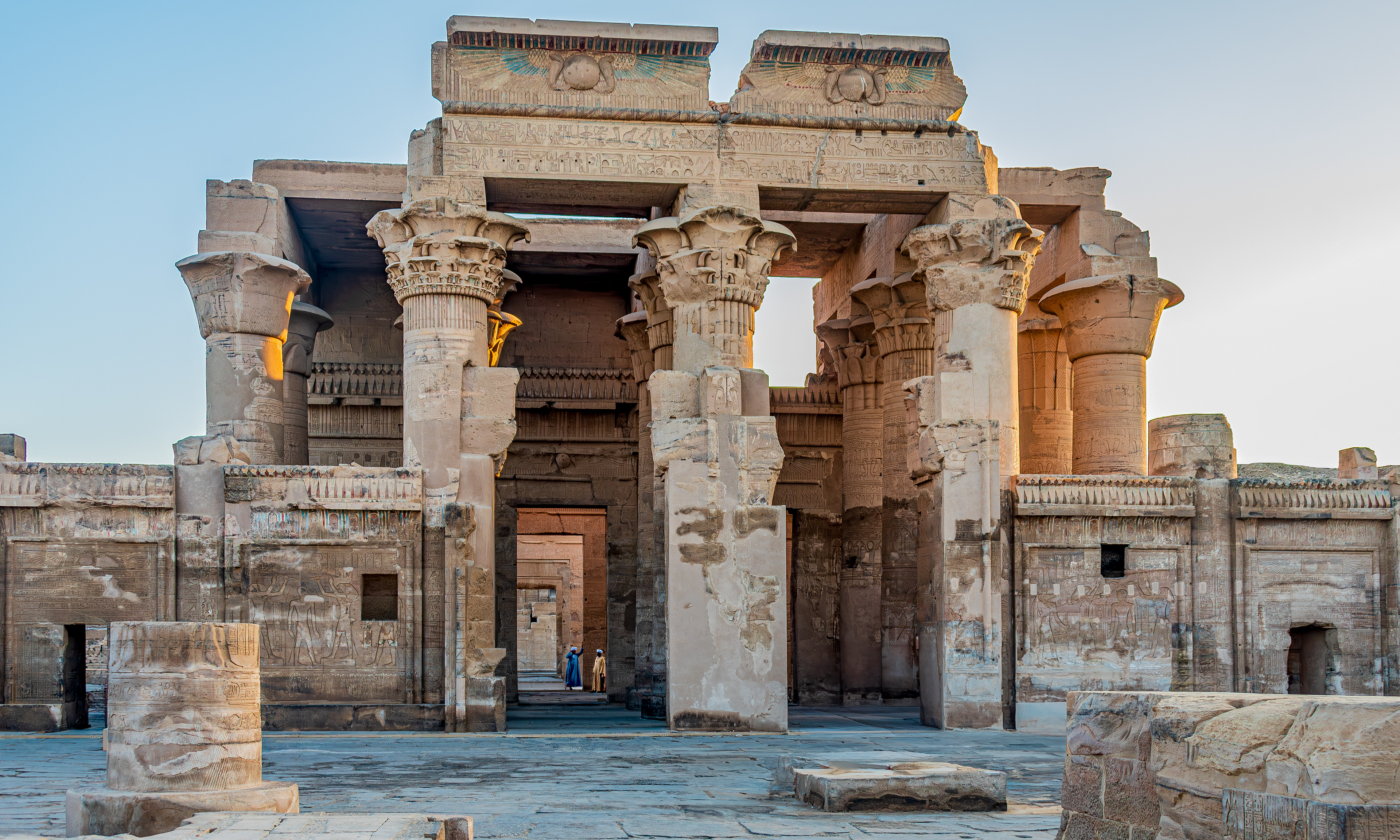 Kom Ombo: Temple to Sobek and Horus is perfectly symmetrical along its main axis