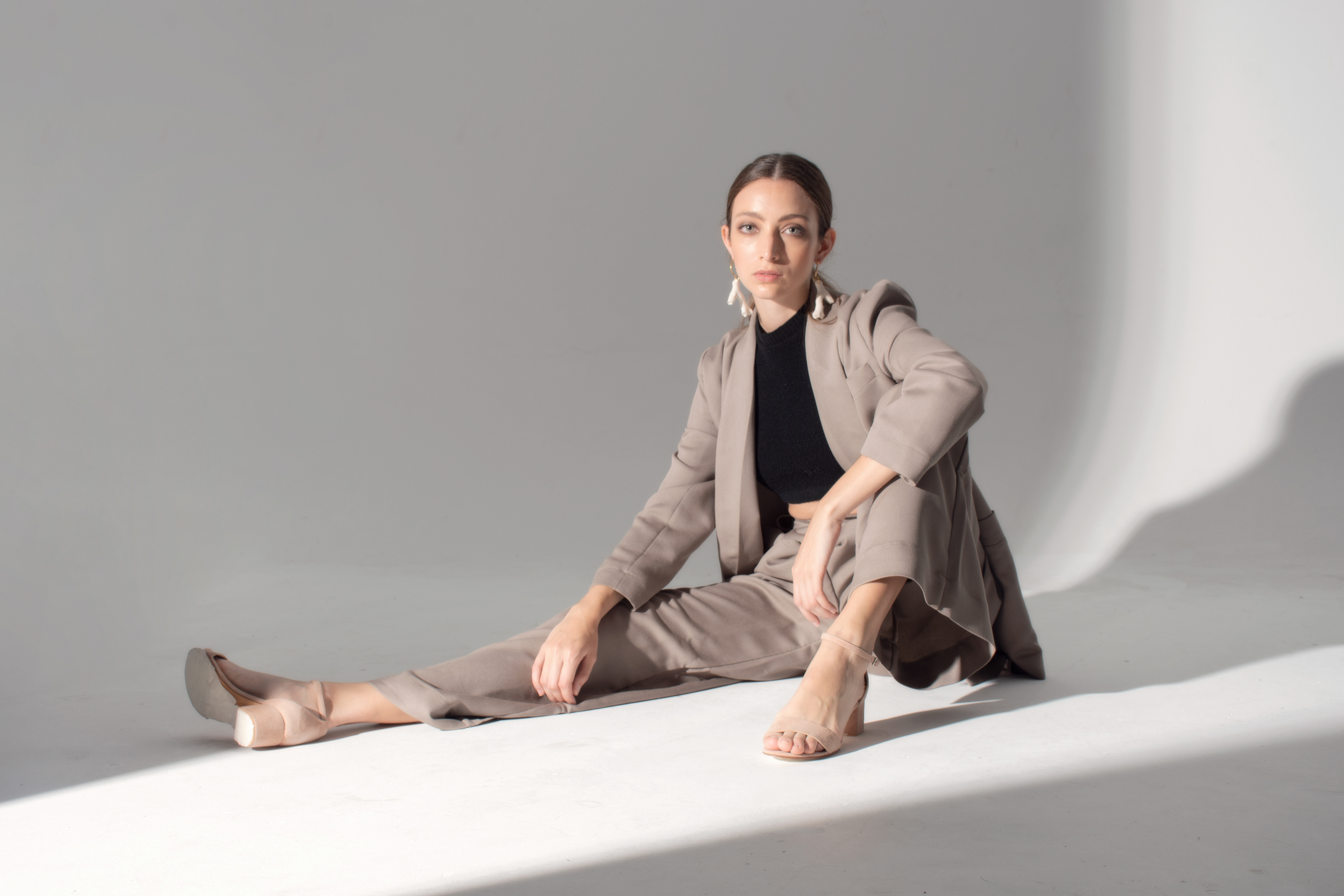 Model: Tam Leschner @tamleschner - @jumpmodels // Styling: @gaston_olmos // Mua: @jowimakeup