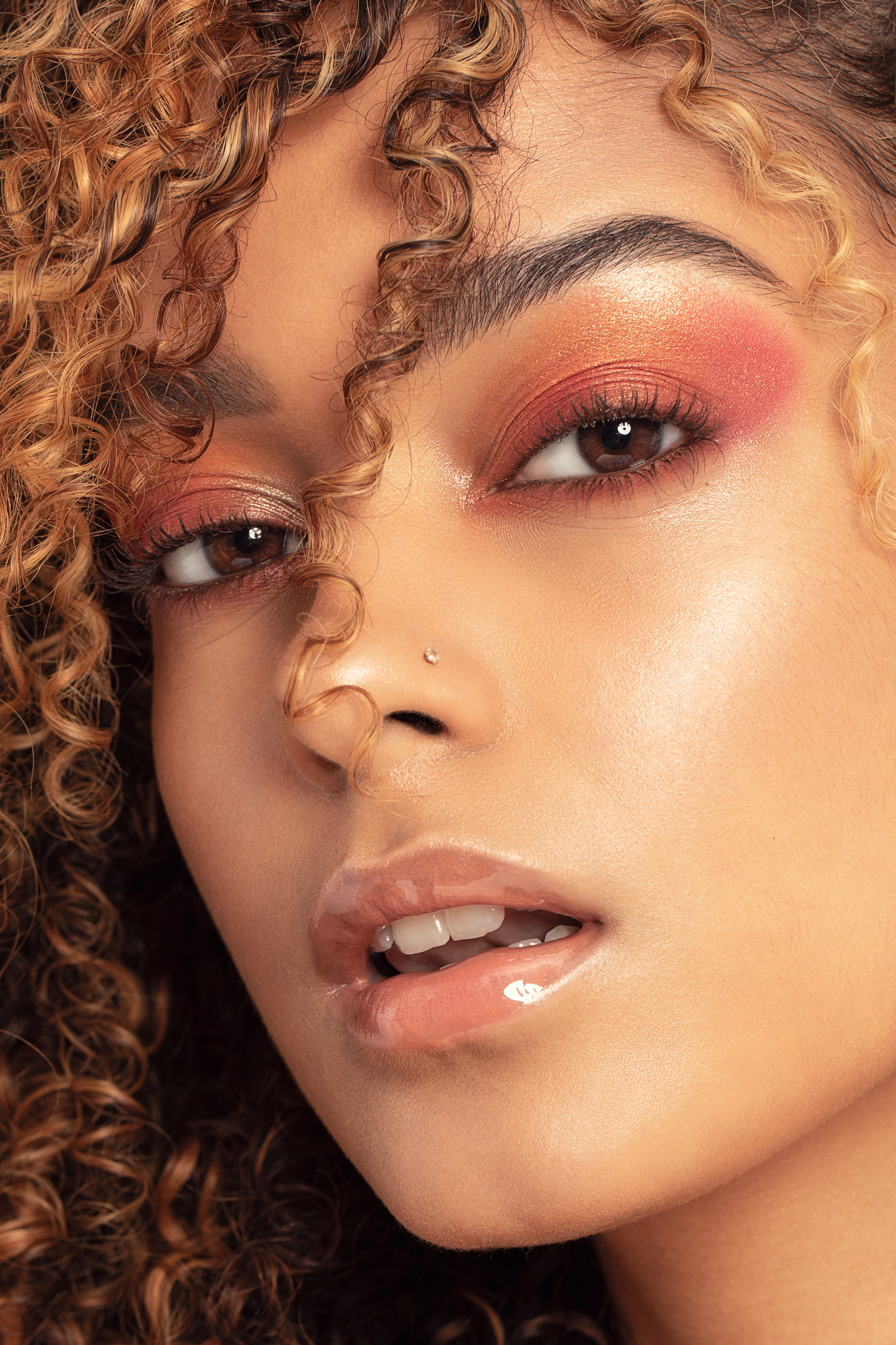 Photographer: Leyla Stefani @leyla.stefani - Model: Imana Raddatz @imanaradd - Mua: Eriq Moreno @eriq_moreno