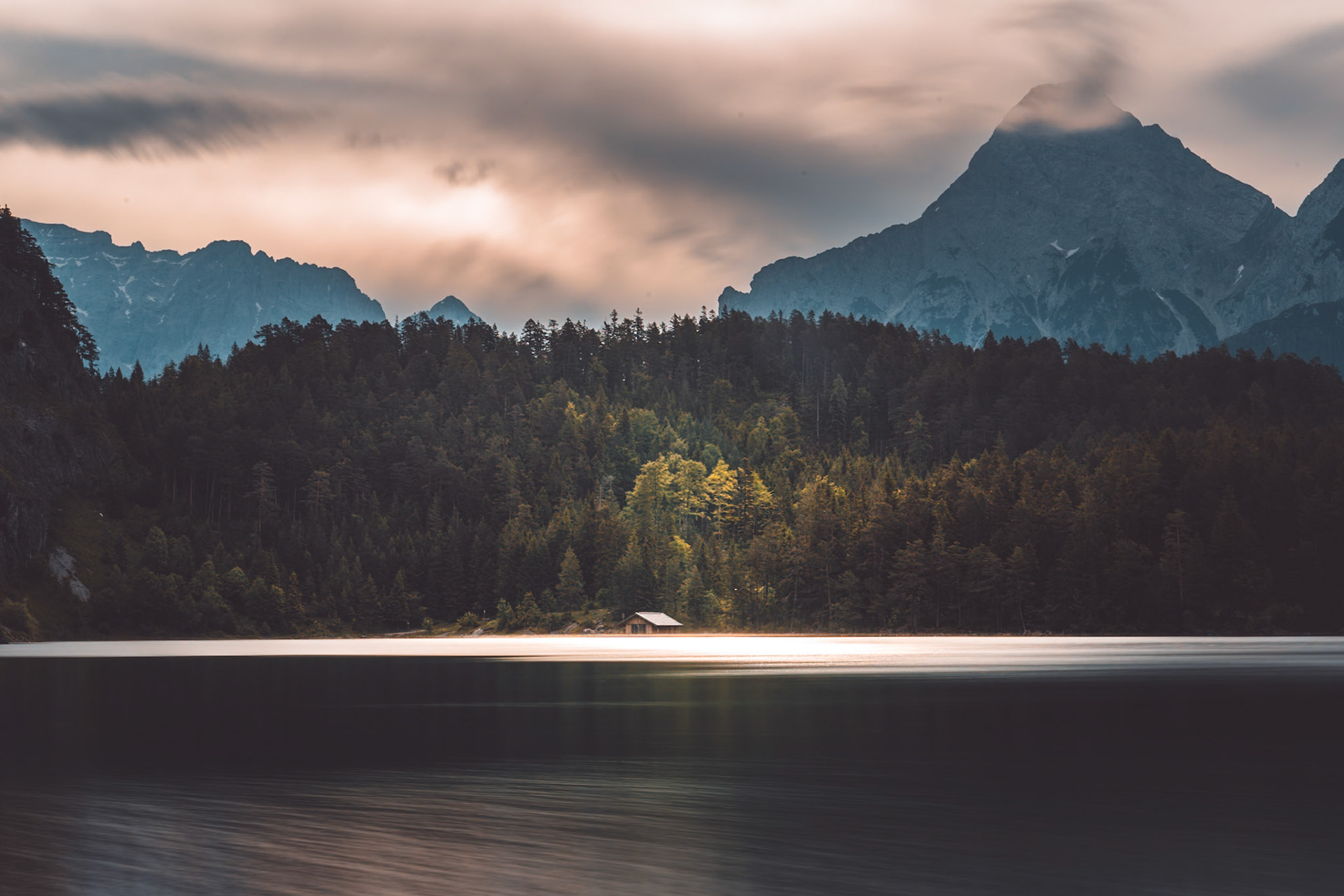 Small lodge in the sunlight at lake Blindsee