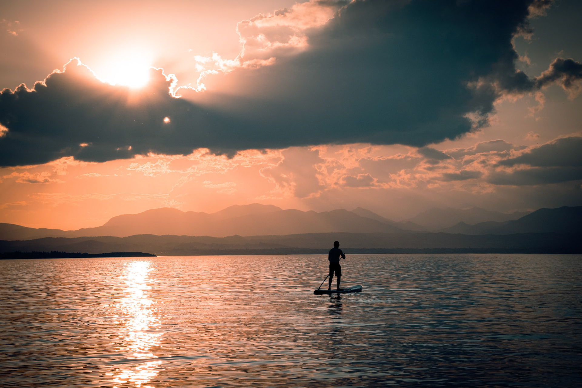 SUP on the Lake Garda in the evening sun