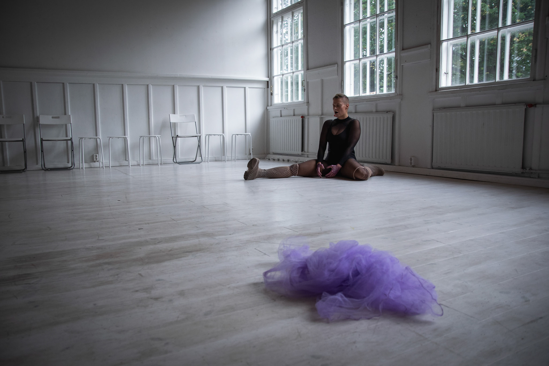 Femalien, a solo performance by KM Taavitsainen, 2018