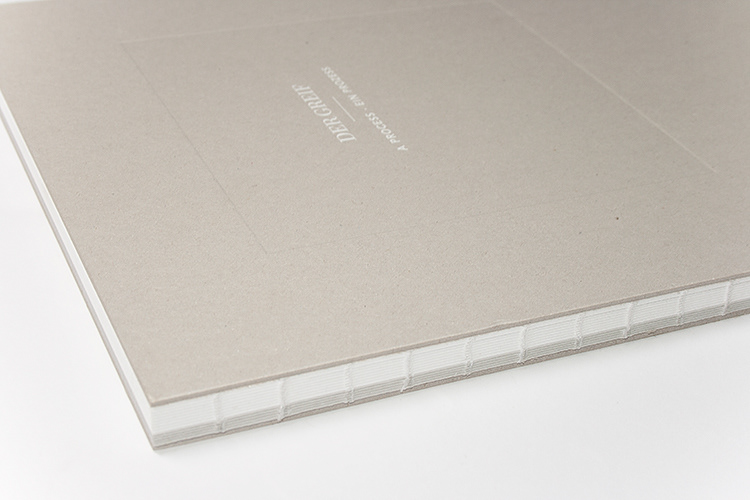 Livre édité par le magazine Der Greif, suite à l'exposition collective »A Process«.