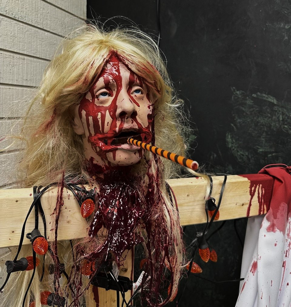 Head on Post with Scenic Blood