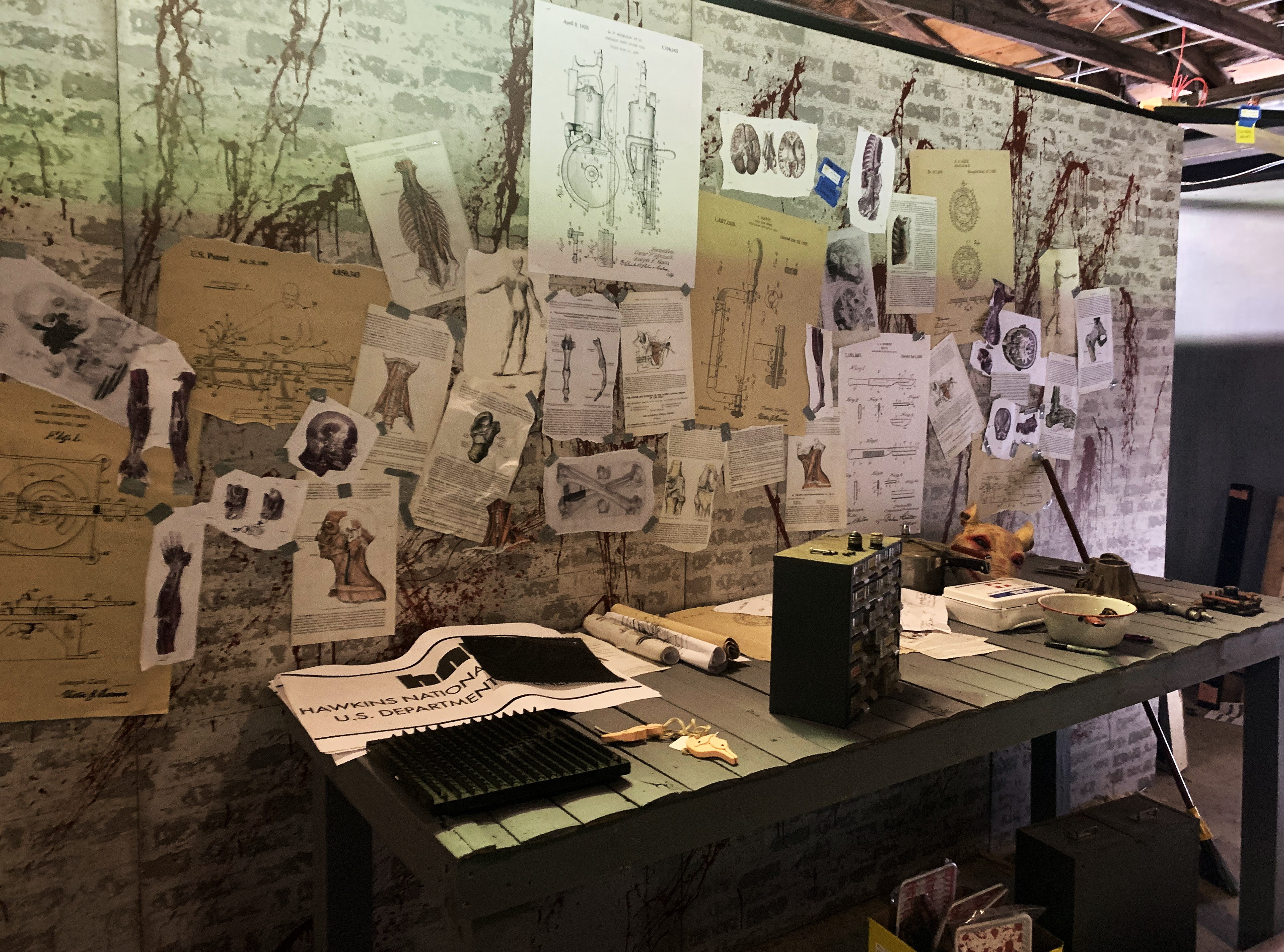 John Kramer's Lab Decor
