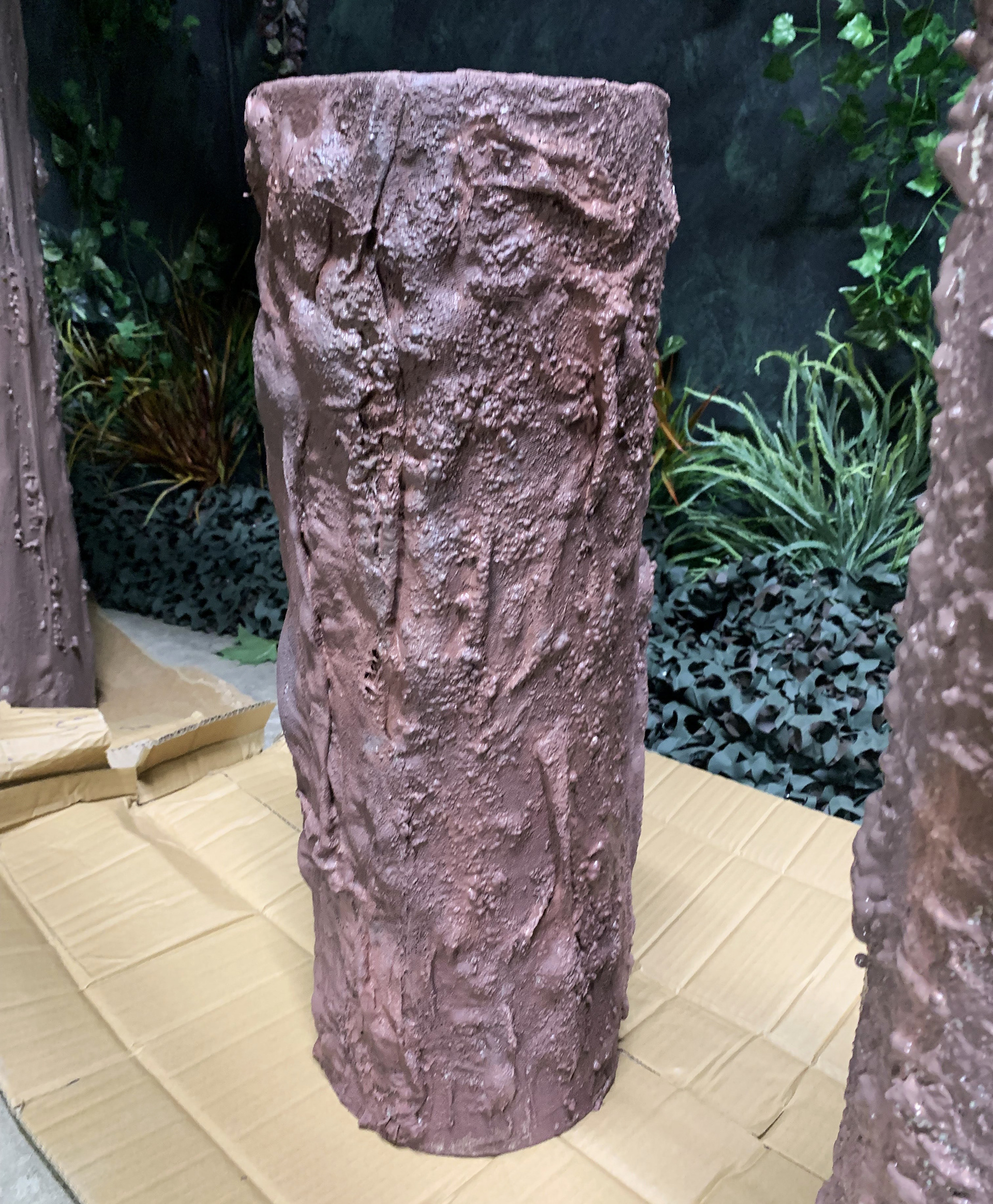 Fake Log Scenic Paint Details