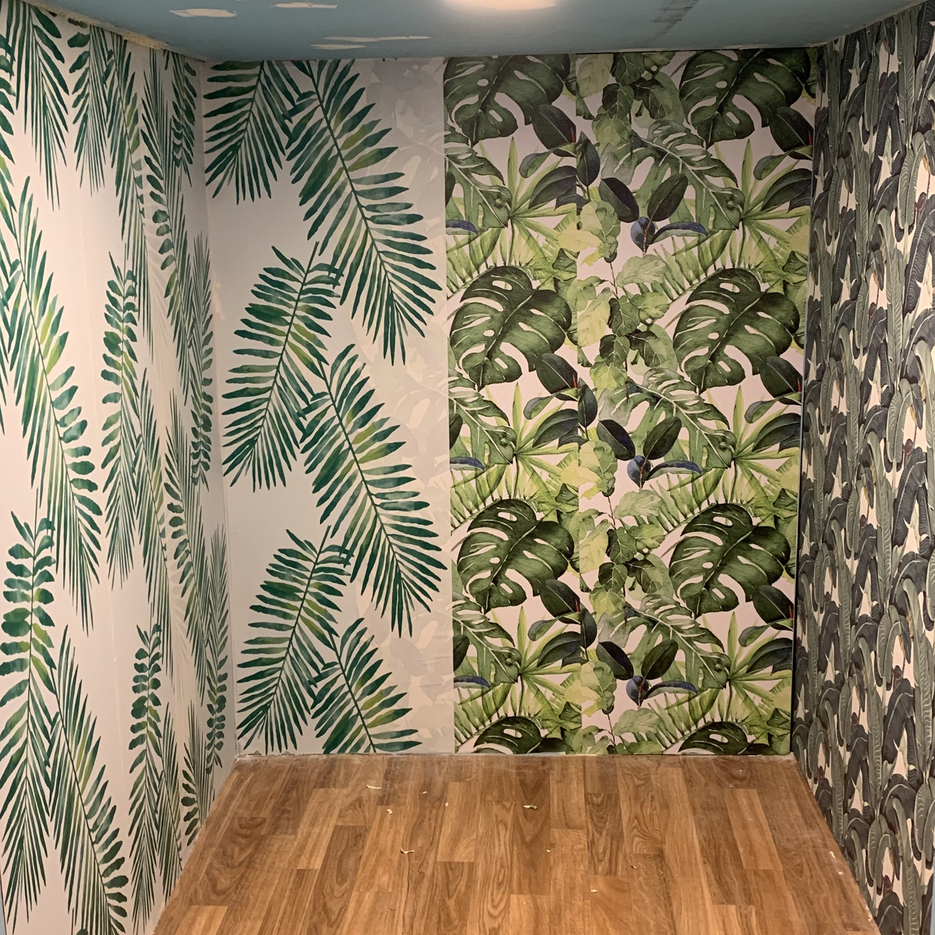 Wallpaper Hidey Hole