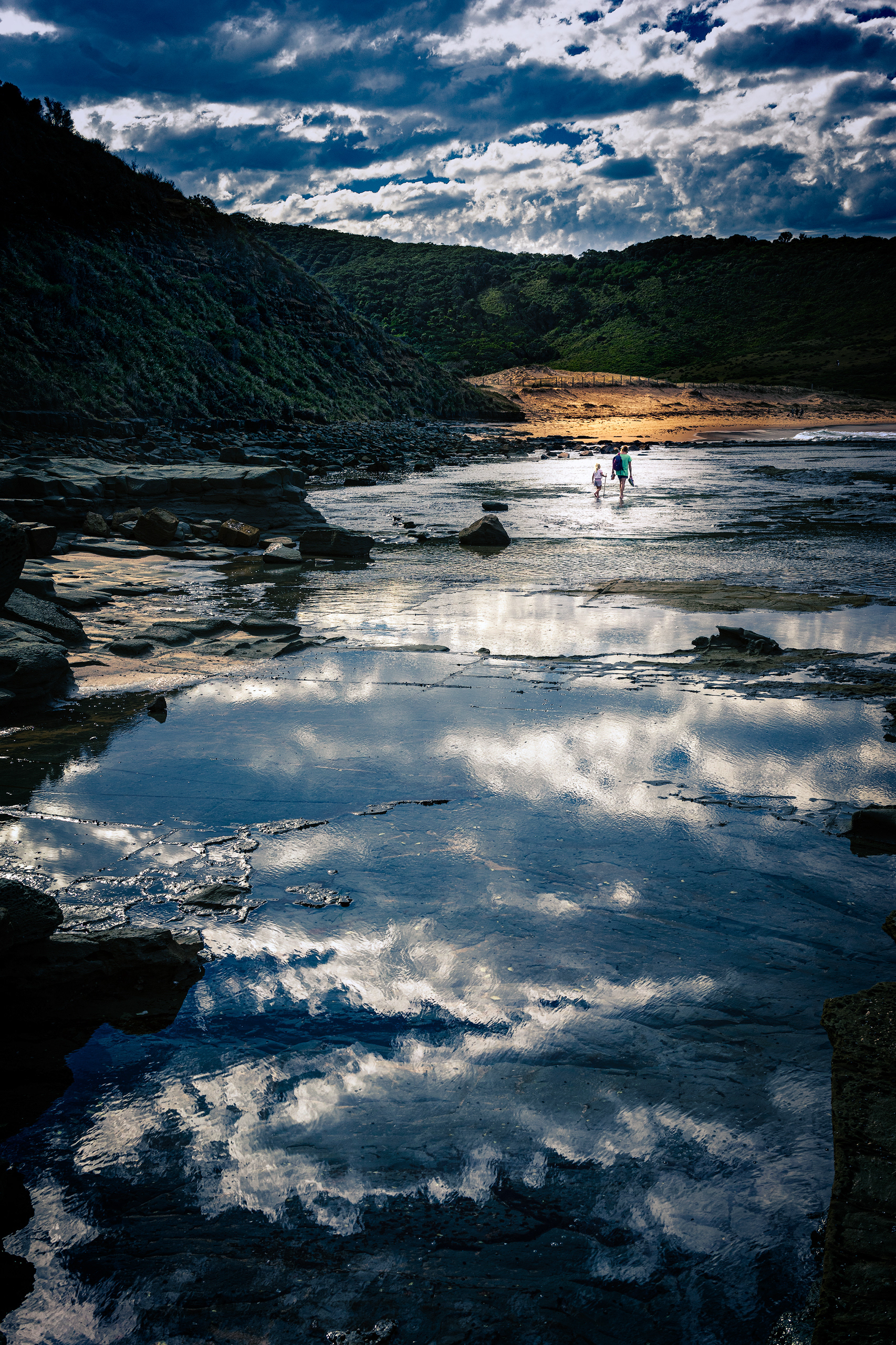 Shellee Seed and Chilli Fourie bushwalking at Royal National Park, NSW.