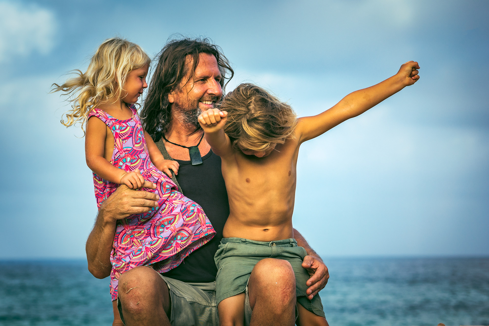 John Dunn with Lyon Fourie and Chilli Fourie on wall in Bronte, NSW.