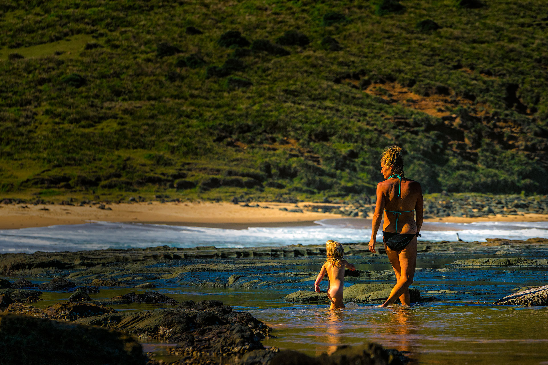 Shellee Seed and Chilli Fourie bushwalking in Royal National Park, NSW.