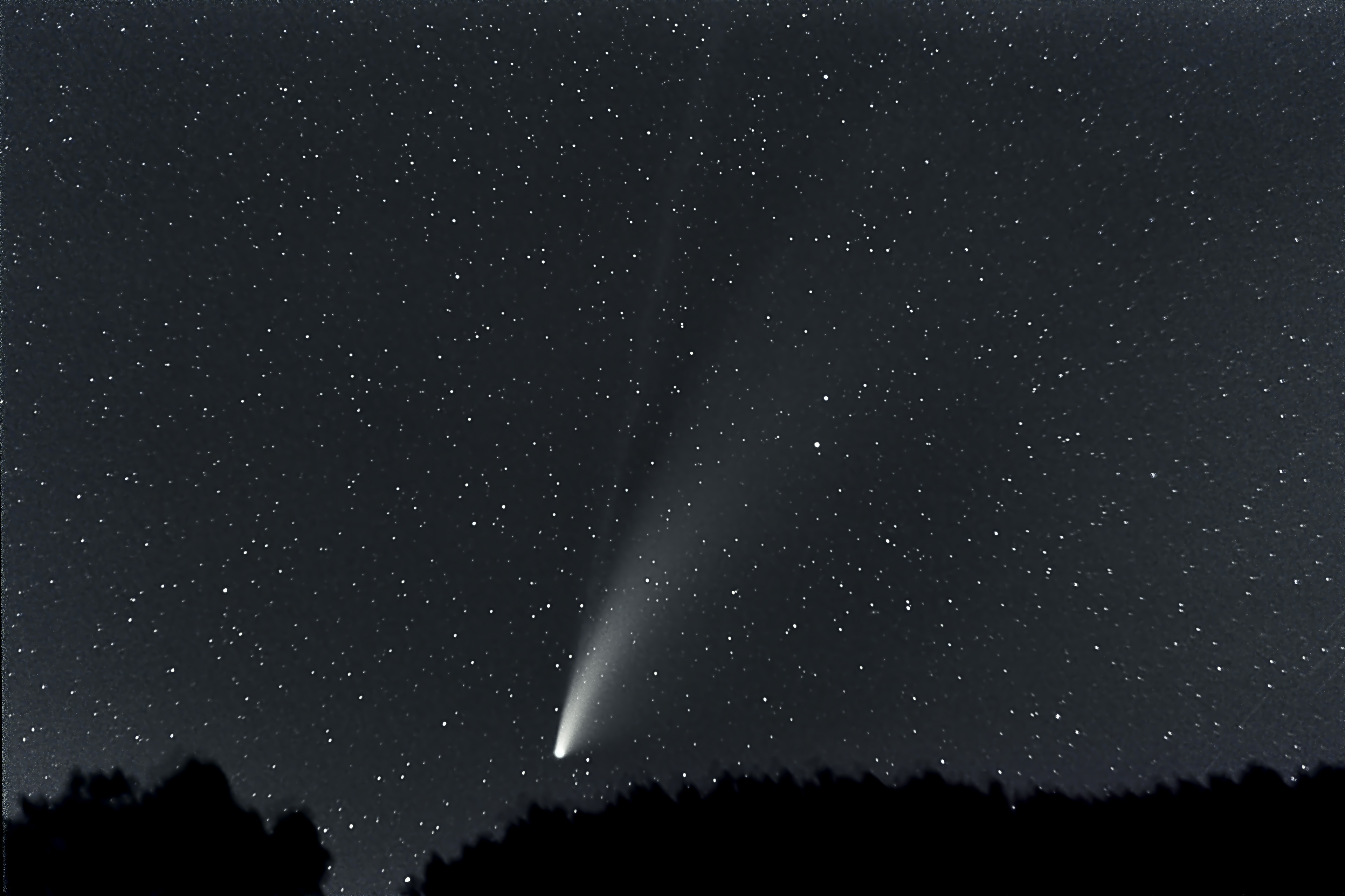 Comet Neowise (2020), photographed with a Canon 5D MIV and 70-200 lens, from Lockwood Valley, CA on July 19, 2020.