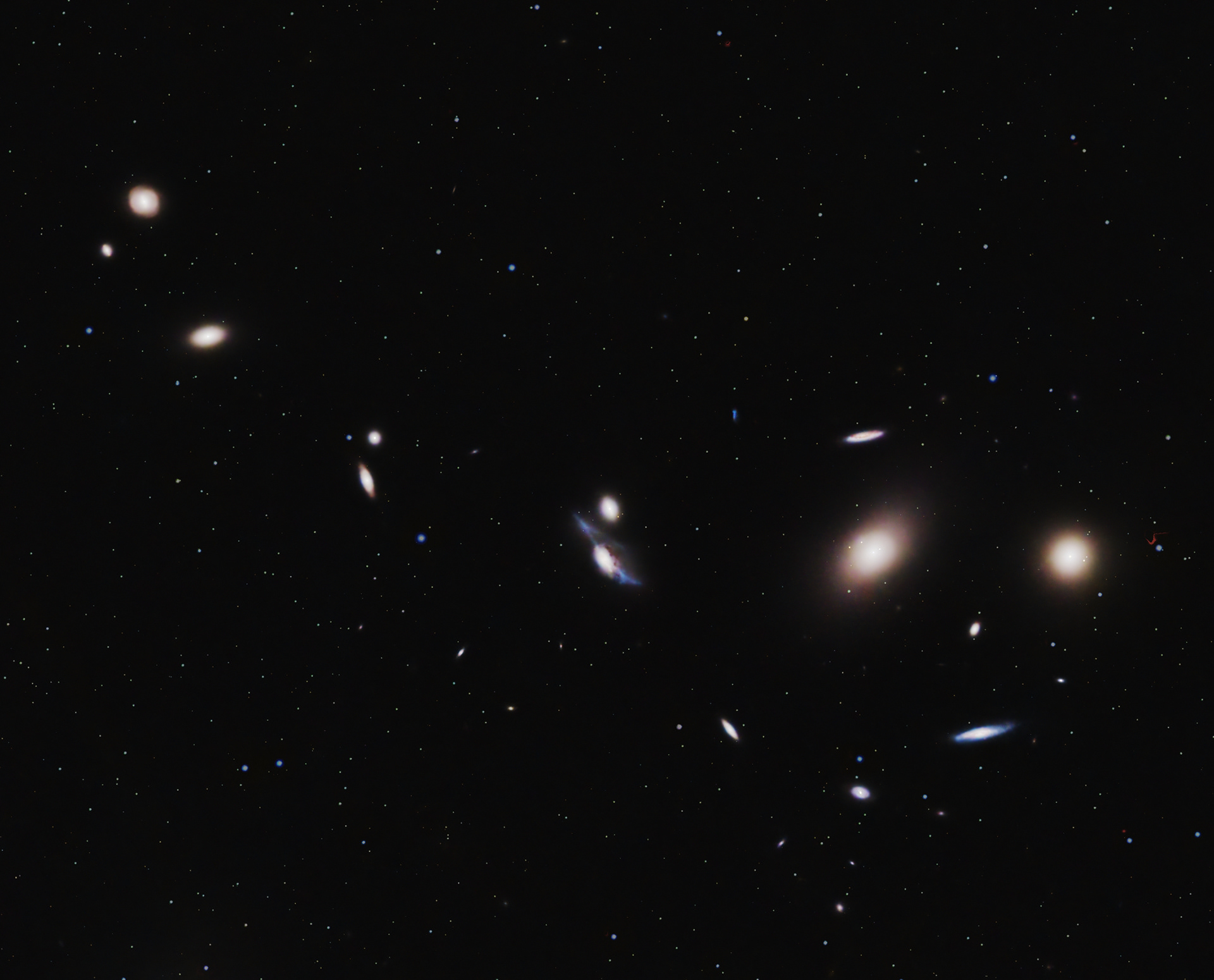 Markarian's Chain is a stretch of galaxies that forms part of the Virgo Cluster. When viewed from Earth, the galaxies lie along a smoothly curved line. Charles Messier first discovered two of the galaxies, M84 and M86, in 1781.