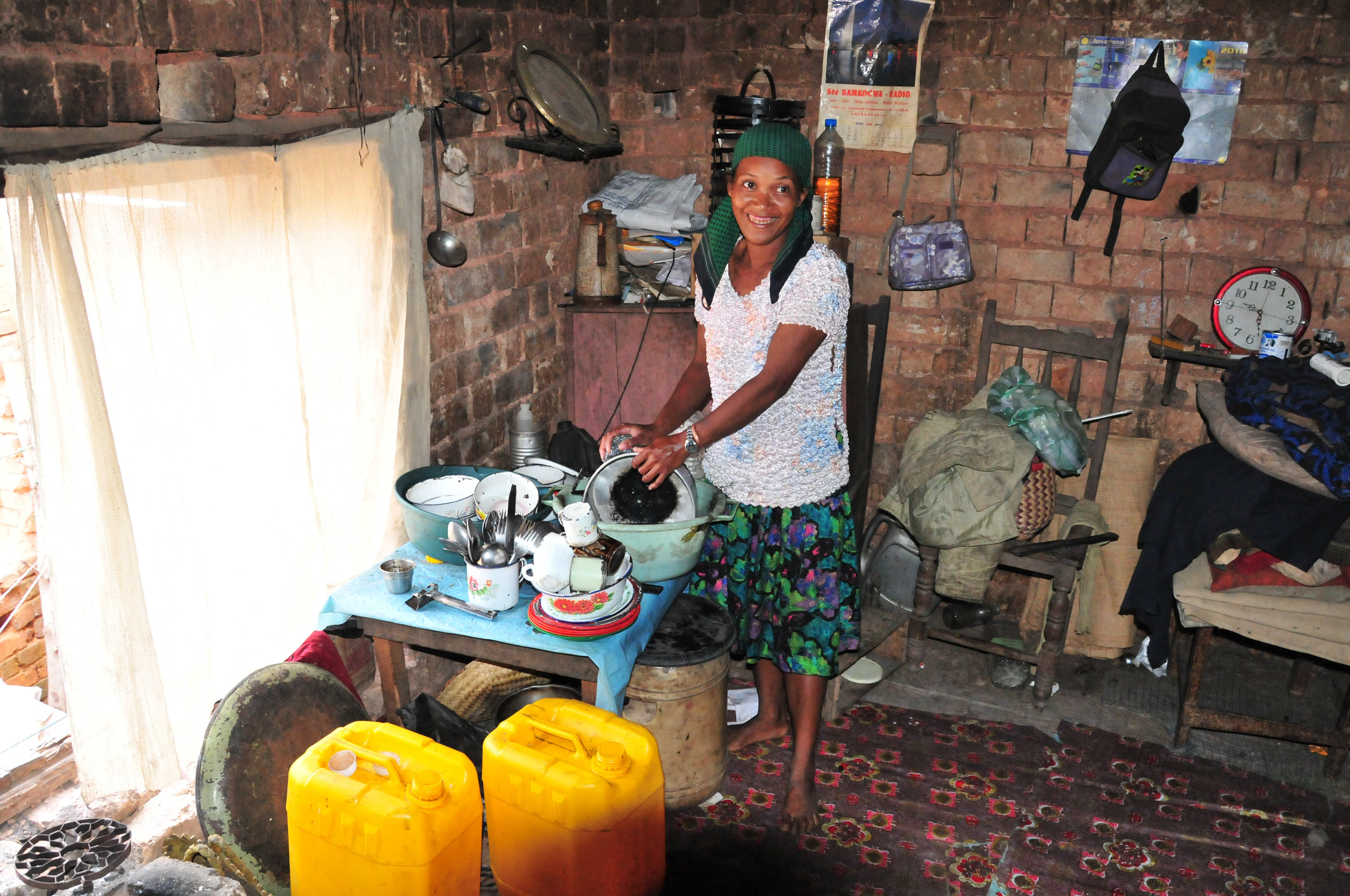 Küche und Wohnraum einer 12-köpfigen Familie in Antananarivo