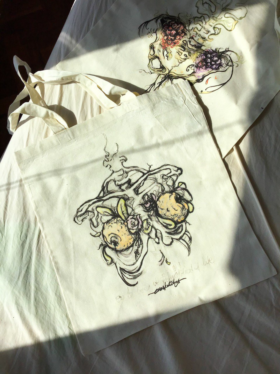 totebags available on my Etsy shop / bolsas de mano disponibles en mi tienda en Etsy
