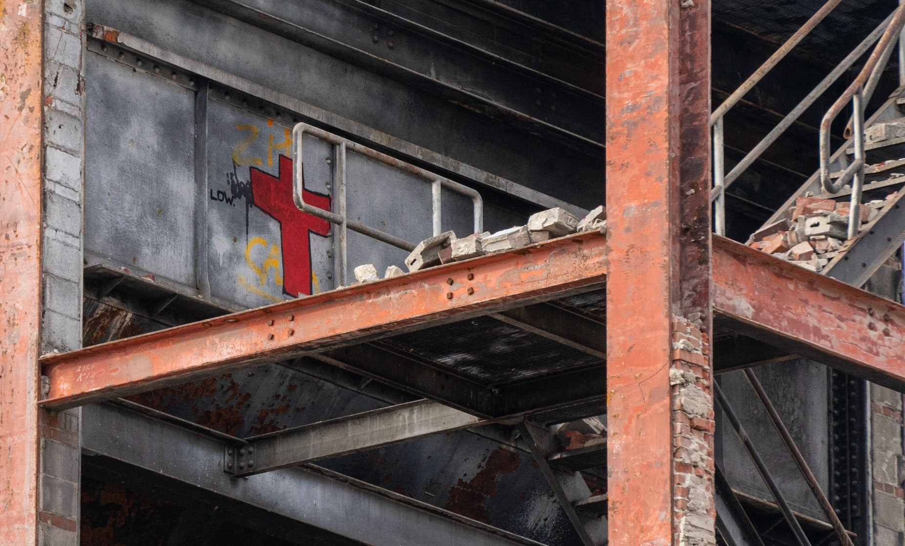 derelict 08