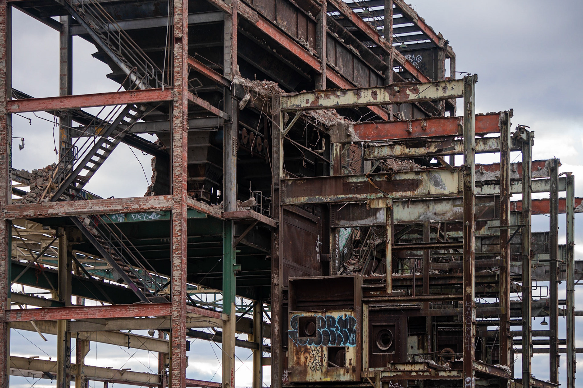derelict 04