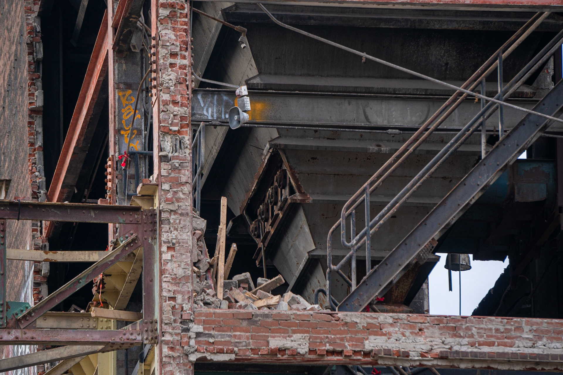 derelict 05