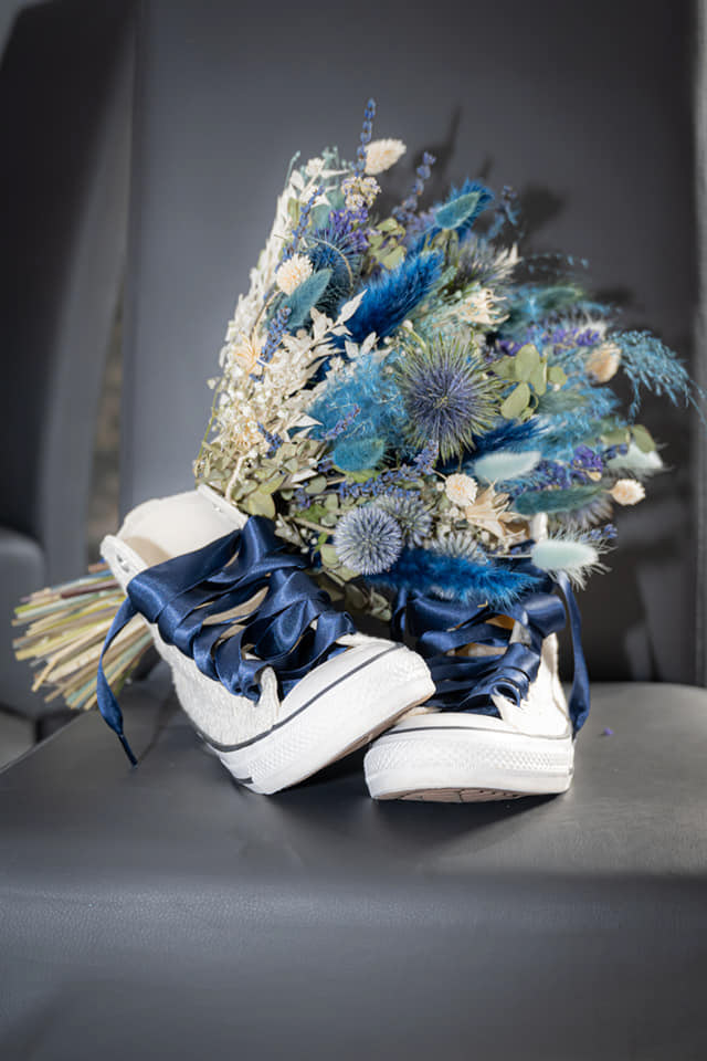 Bouquet et chaussures de la mariée