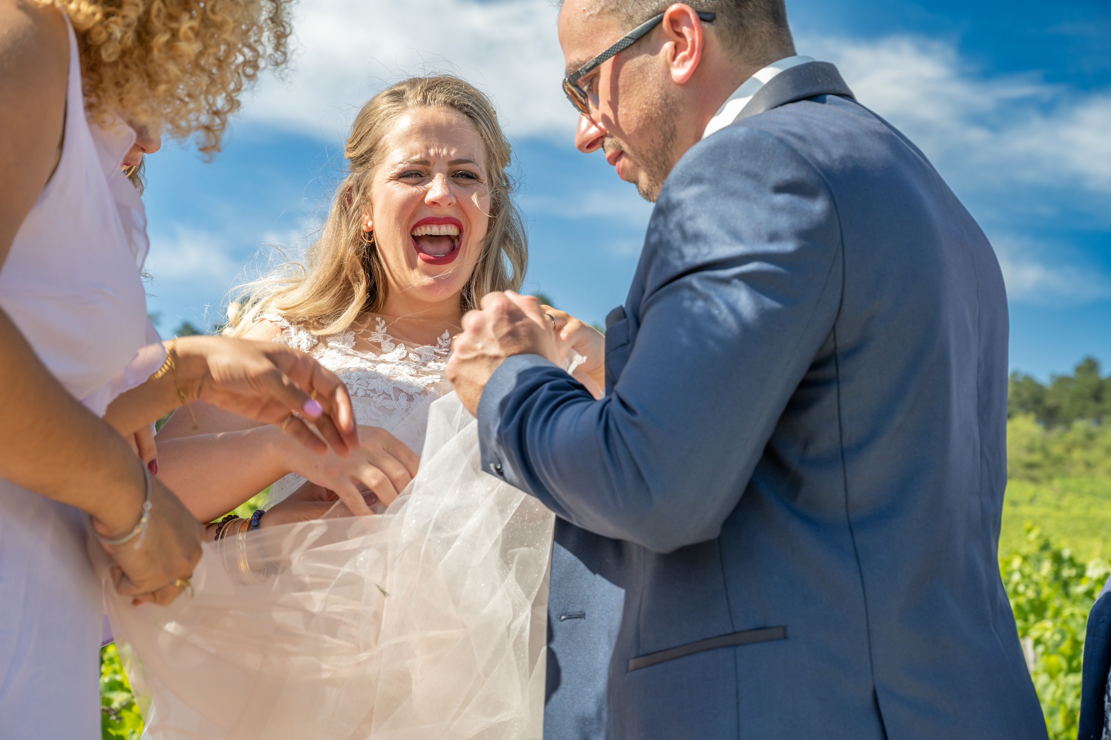Des fourmis dans la robe de mariée