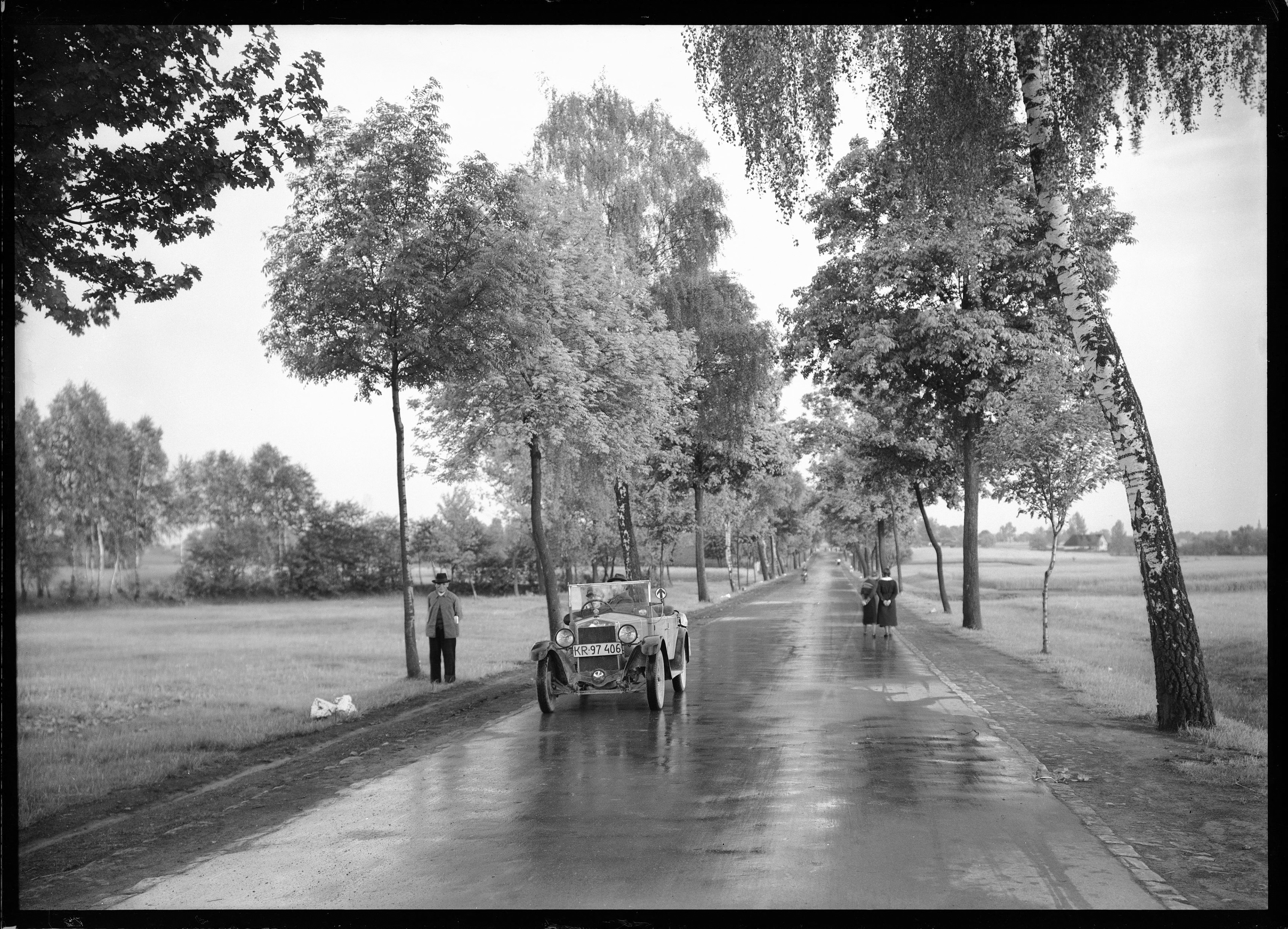 Droga w miejscowości Żabie. 1934 rok. Foto H. Poddębski