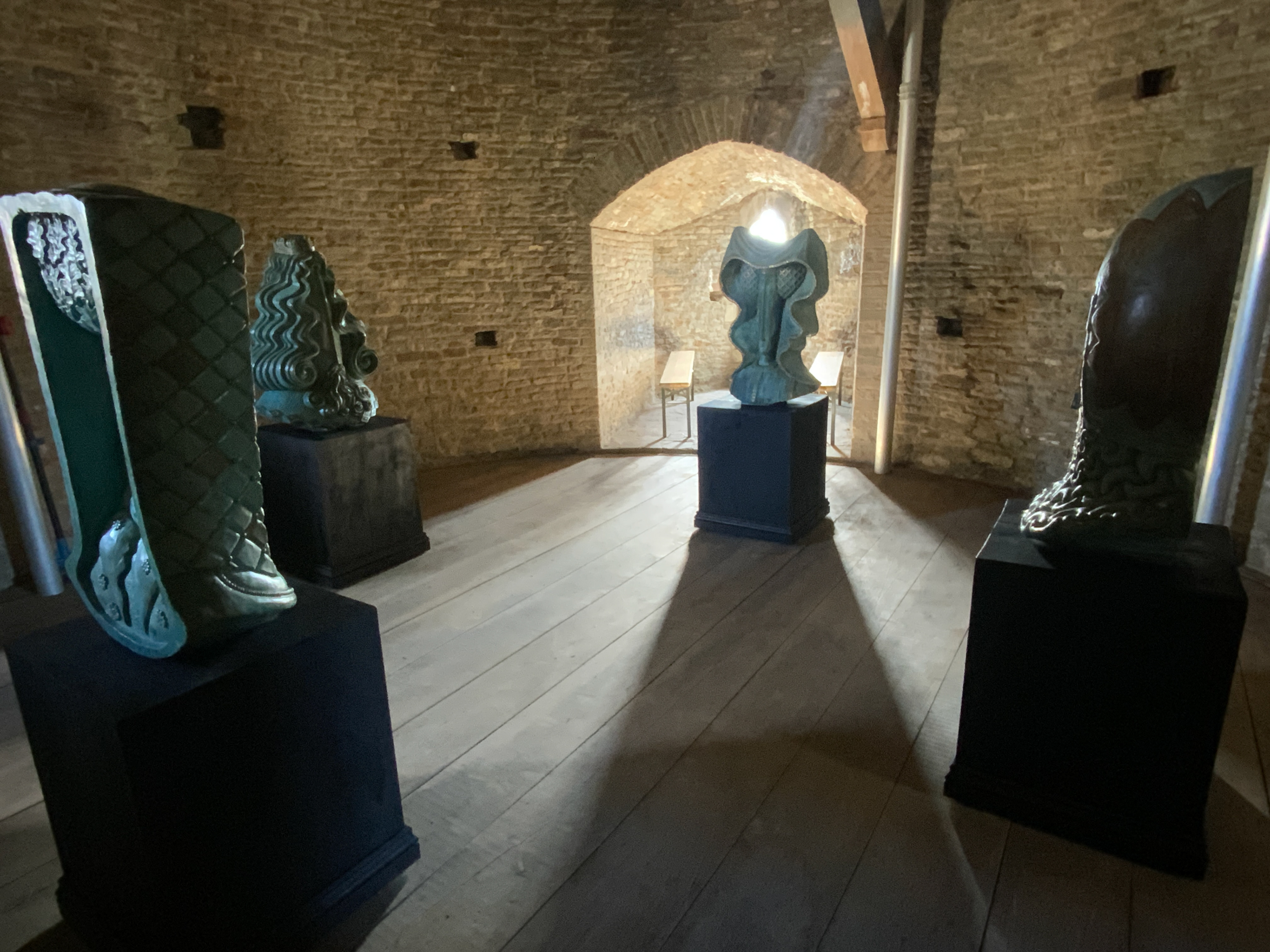 The completed portrait of Eleanor De Clare united with the previous  portraits. 