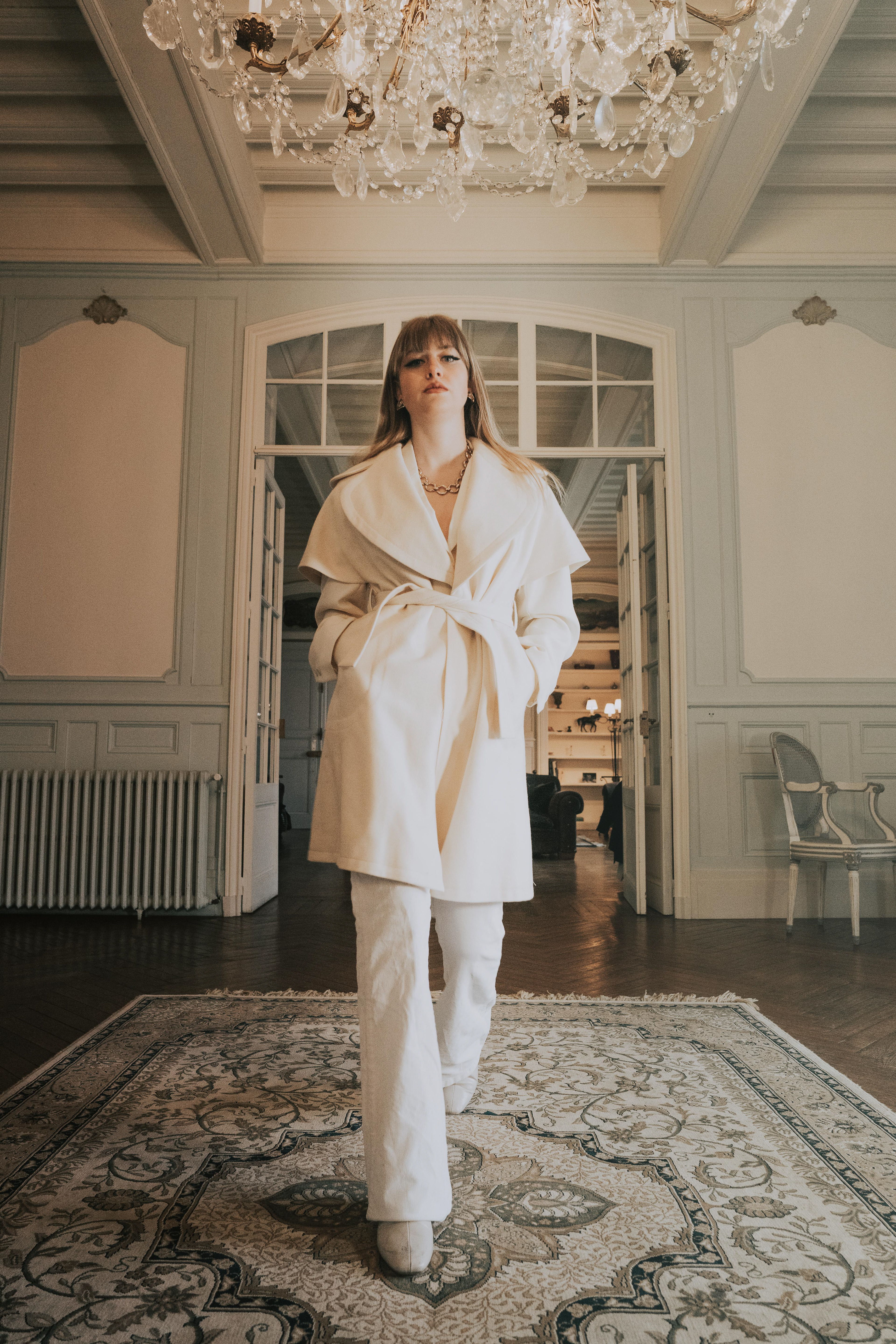 Portrait femme tenue blanche