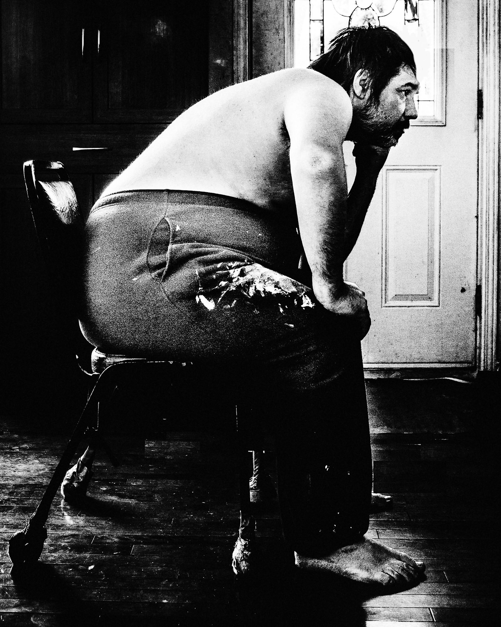 Moi assis sur une chaise