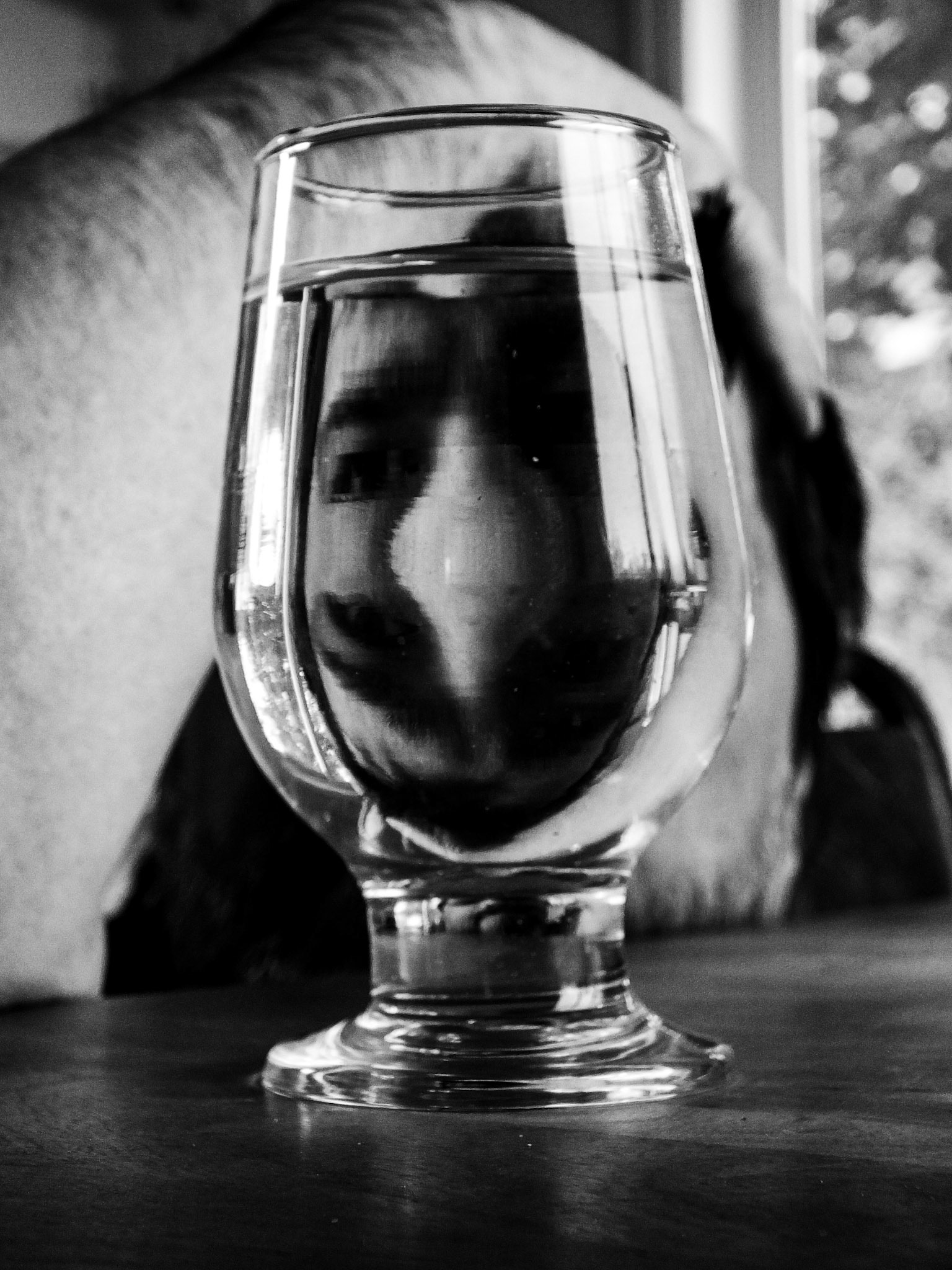 Moi a travers un verre