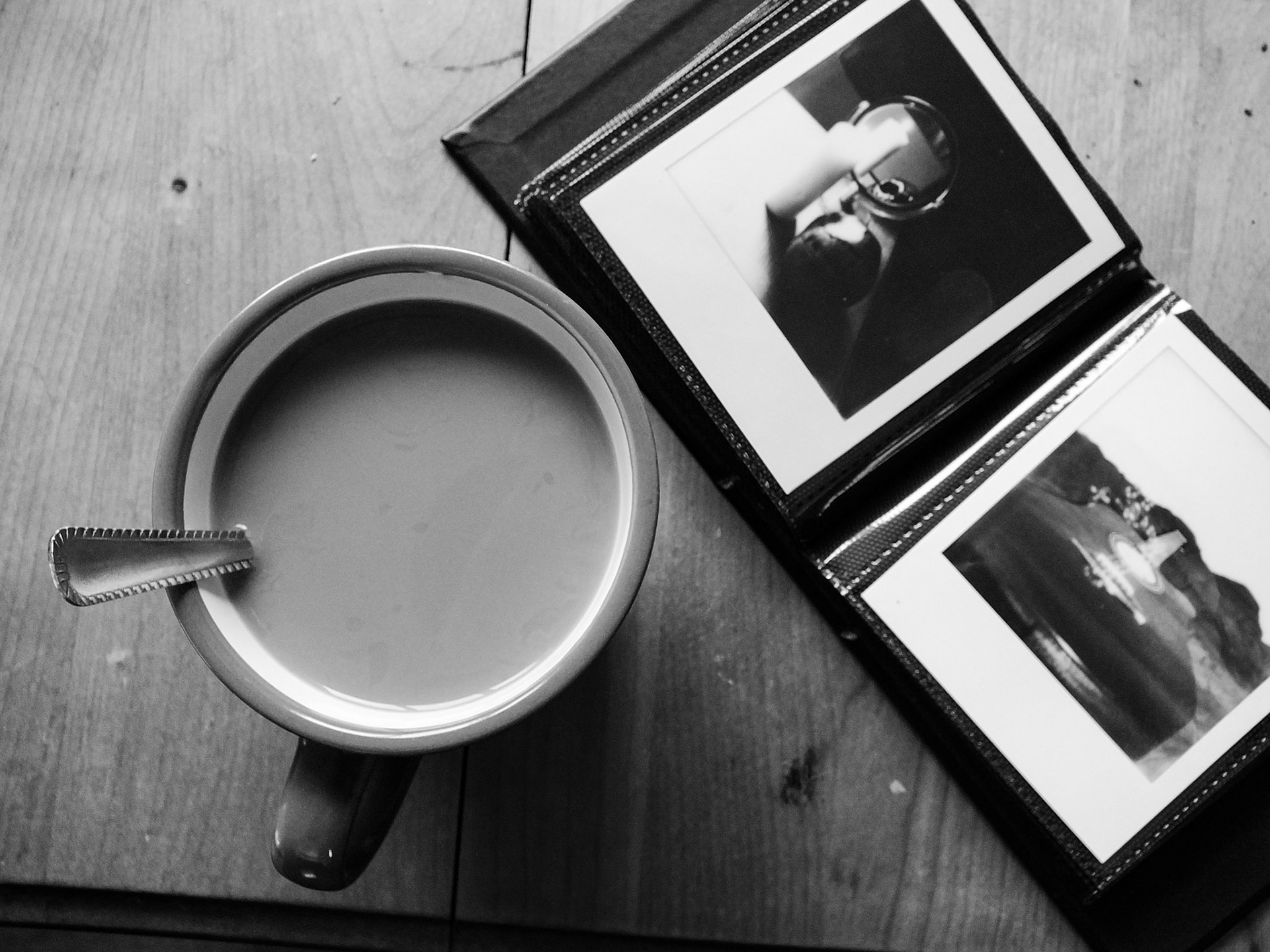 Mes polaroids avec un cafe